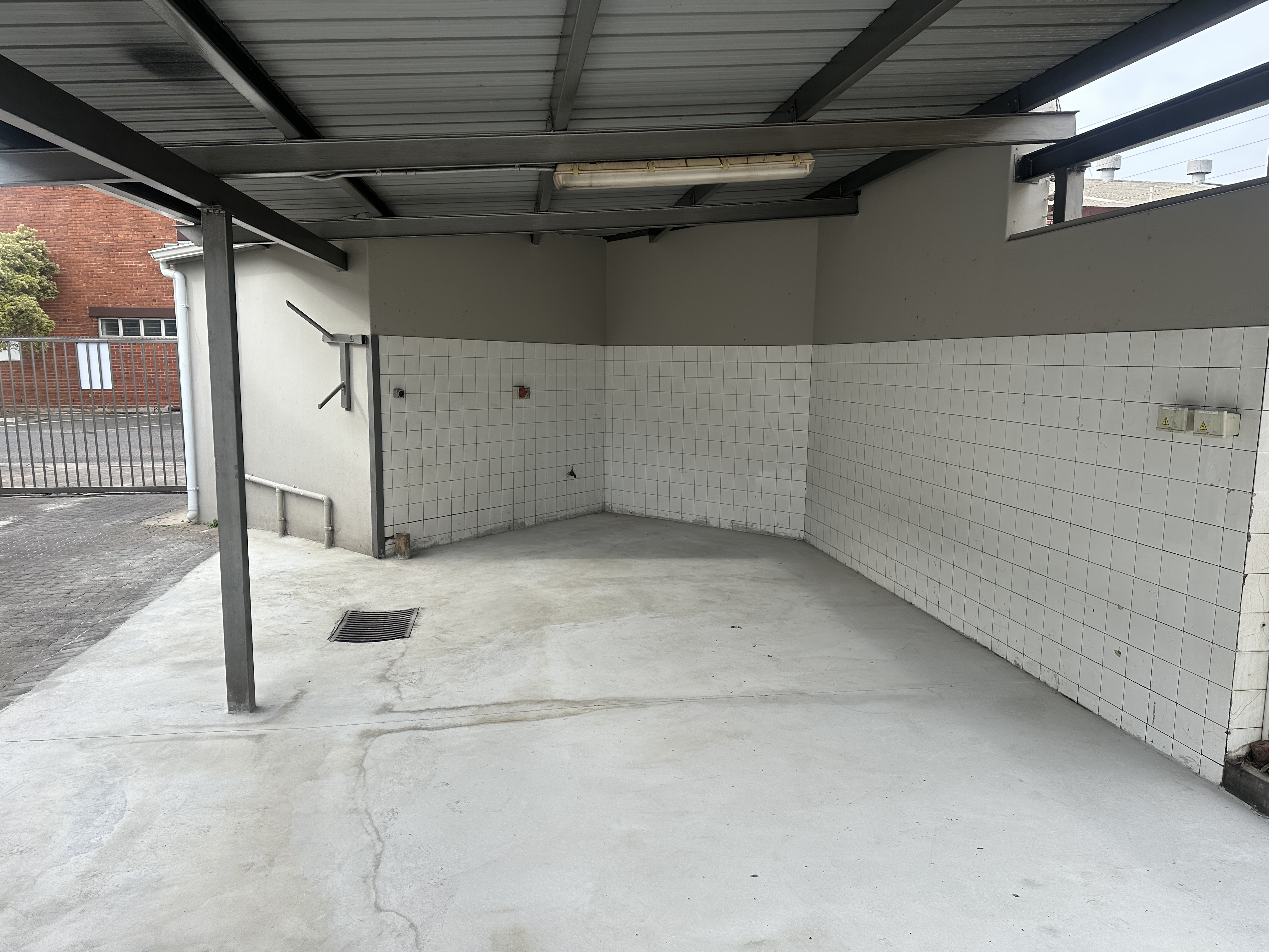 1 111m² Warehouse to rent at 5 Louis Glassman Road in Paarden Eiland