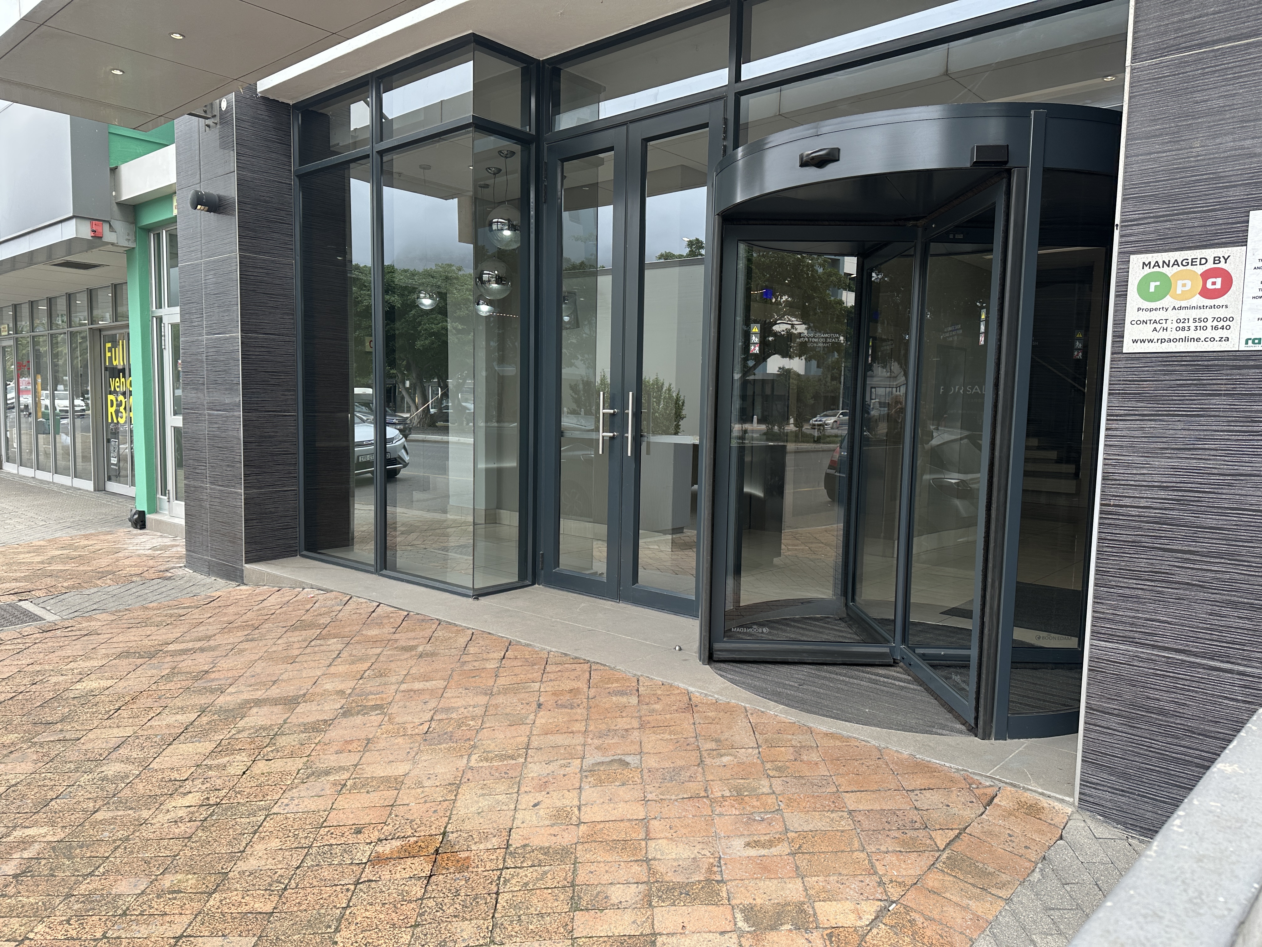 1 184m² Office Space to rent at Amber Place in Foreshore