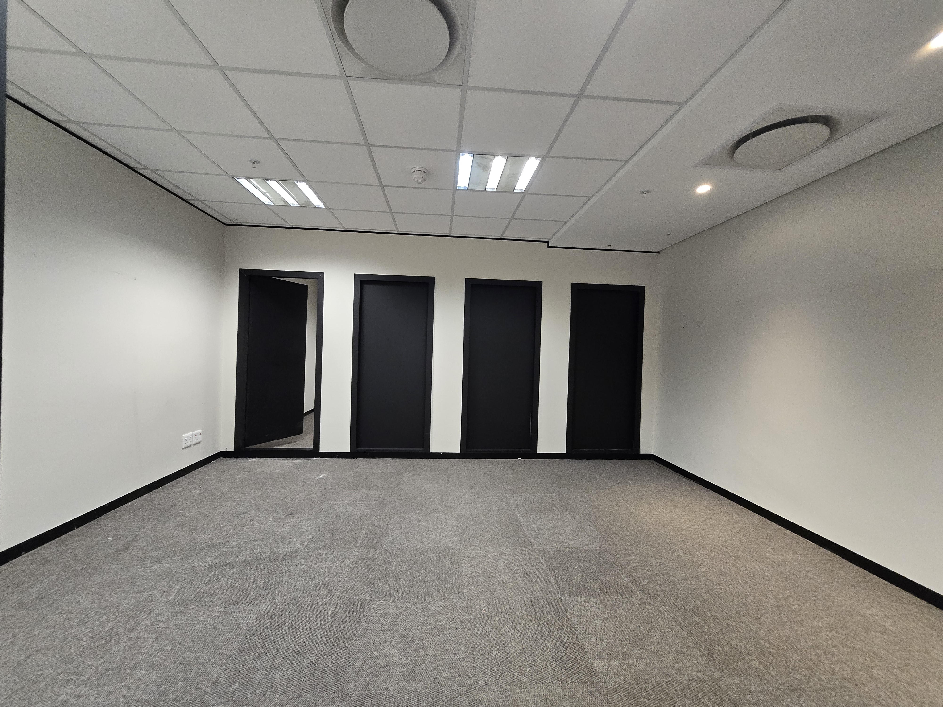 1 039m² Office Space to rent at Atrium on 5th in Sandton Central