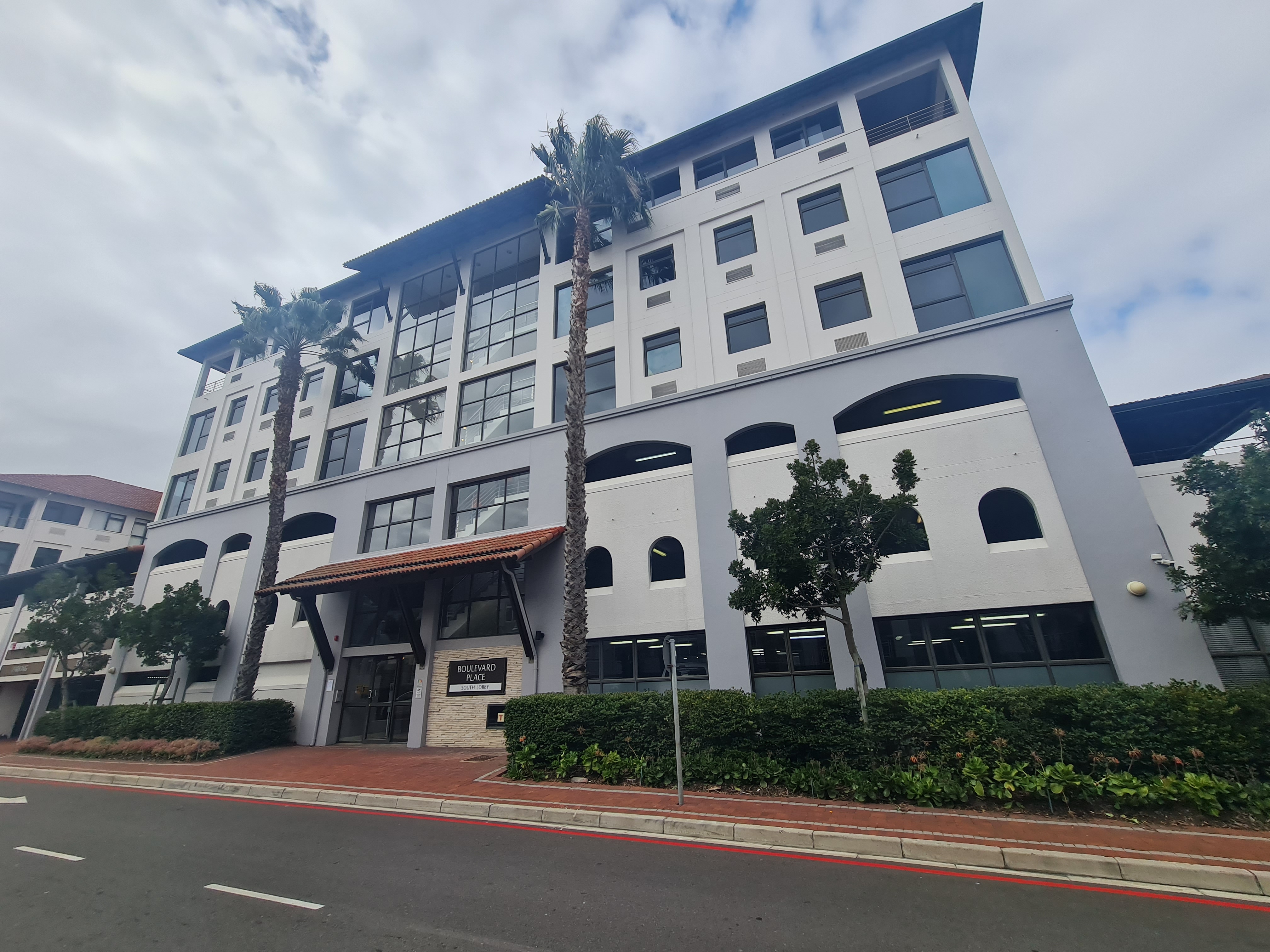 208m² Office Space to rent at Boulevard Place in Century City
