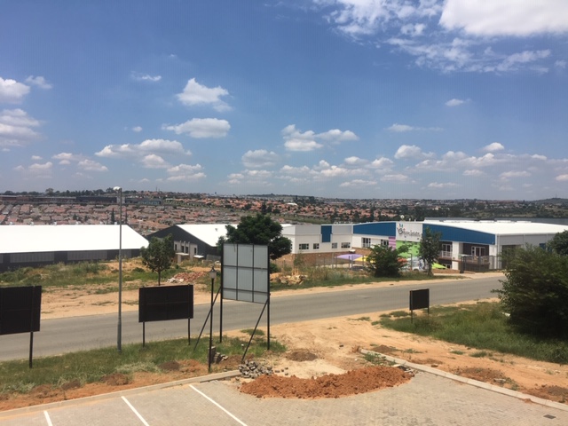 3 246m² Warehouse to rent at Cosmo Business Park in Kya Sand