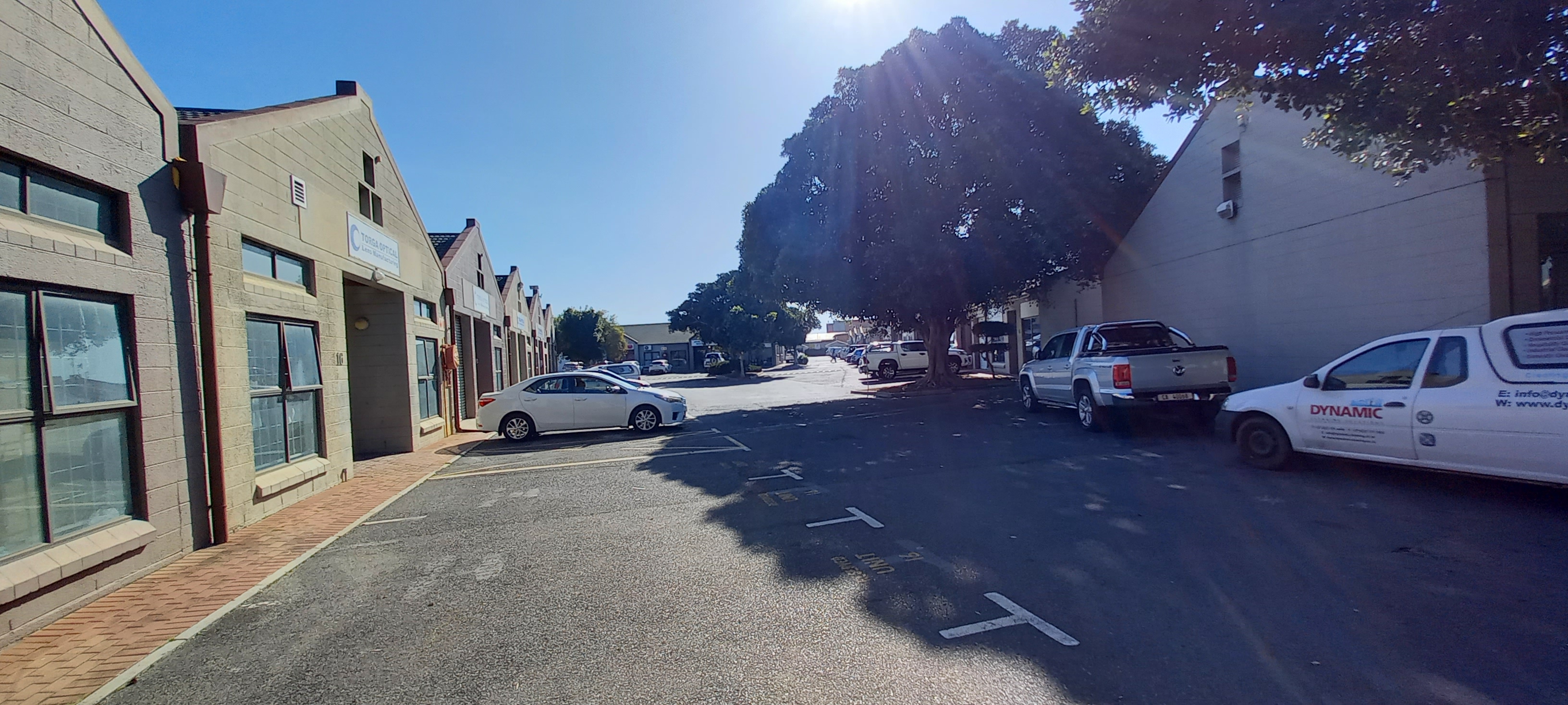 Freeway Business Park (M5 Freeway Park): Warehouse to let in Ndabeni.