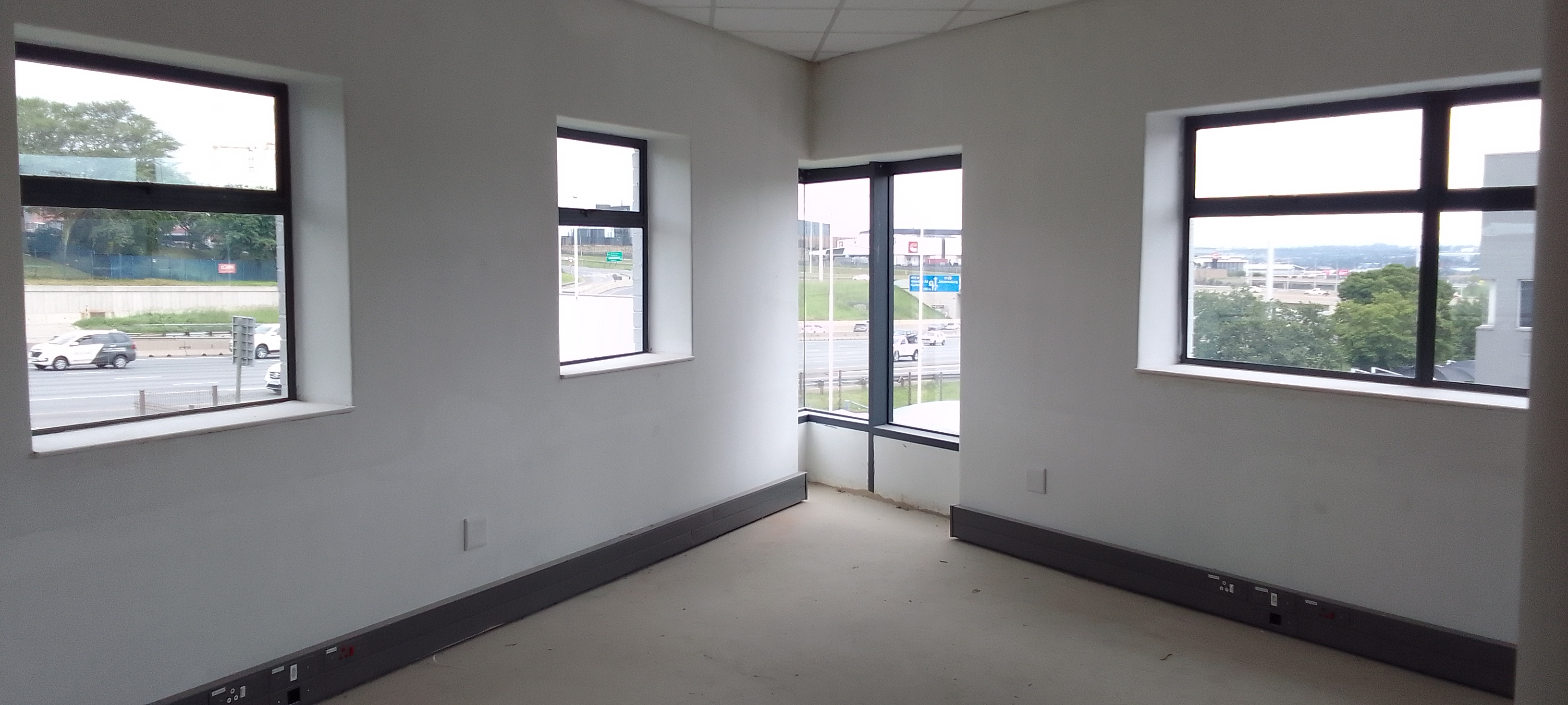 1 922m² Office Space to rent at Cascade Close in Vorna Valley