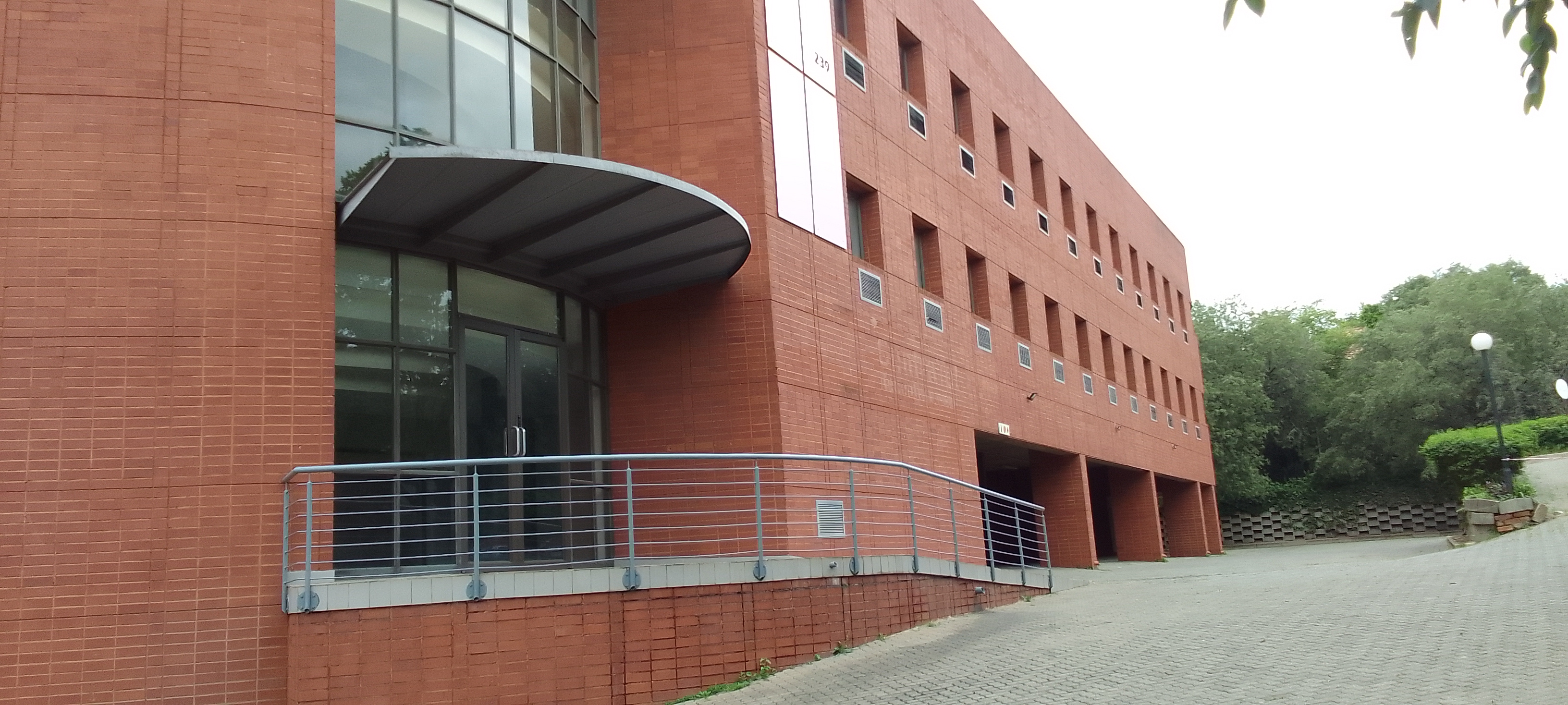 2 038m² Office Space to rent at Howick Close Waterfall Park in Vorna Valley