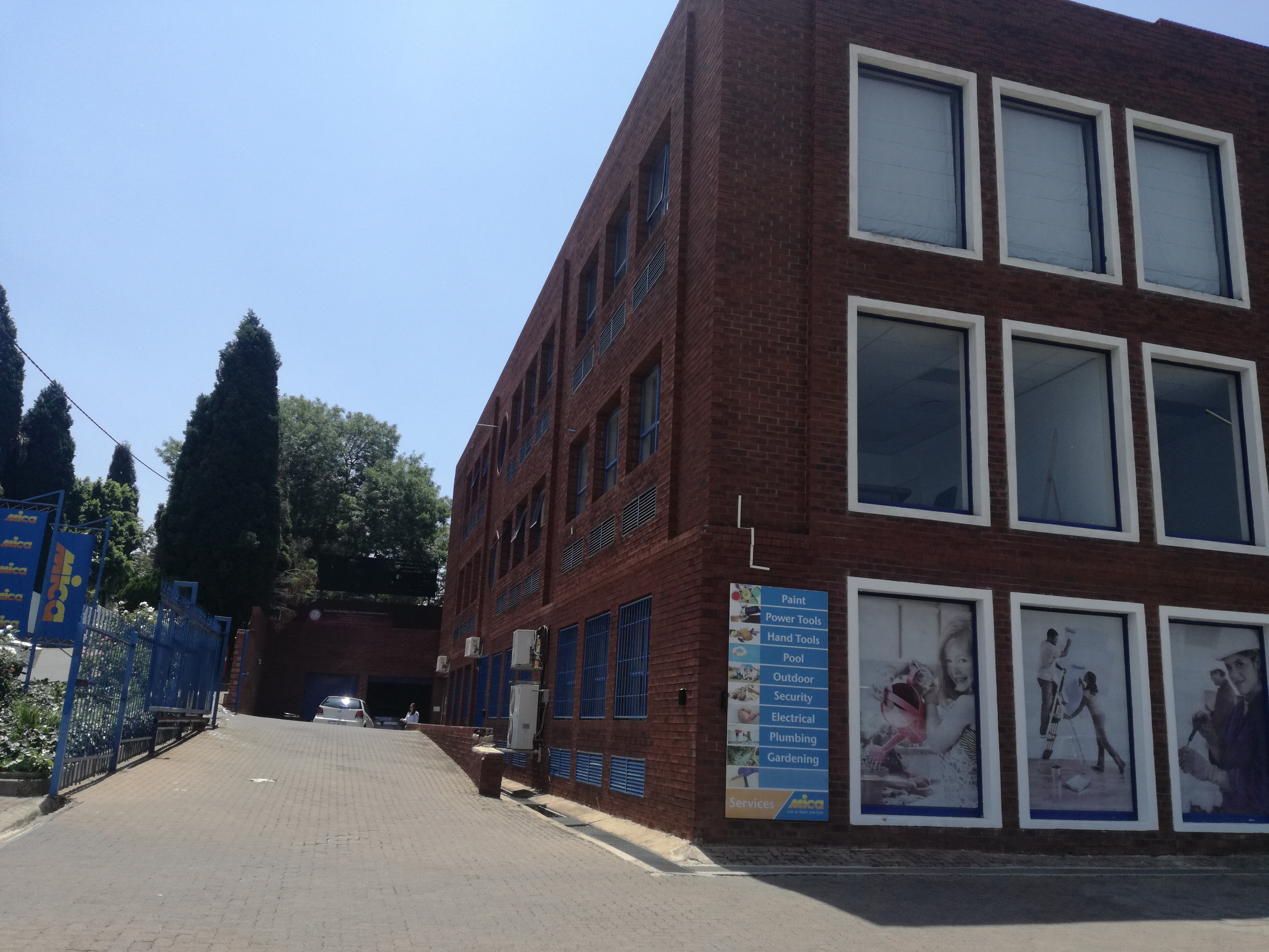 559m² Office Space to rent at Kensington B in Kensington B