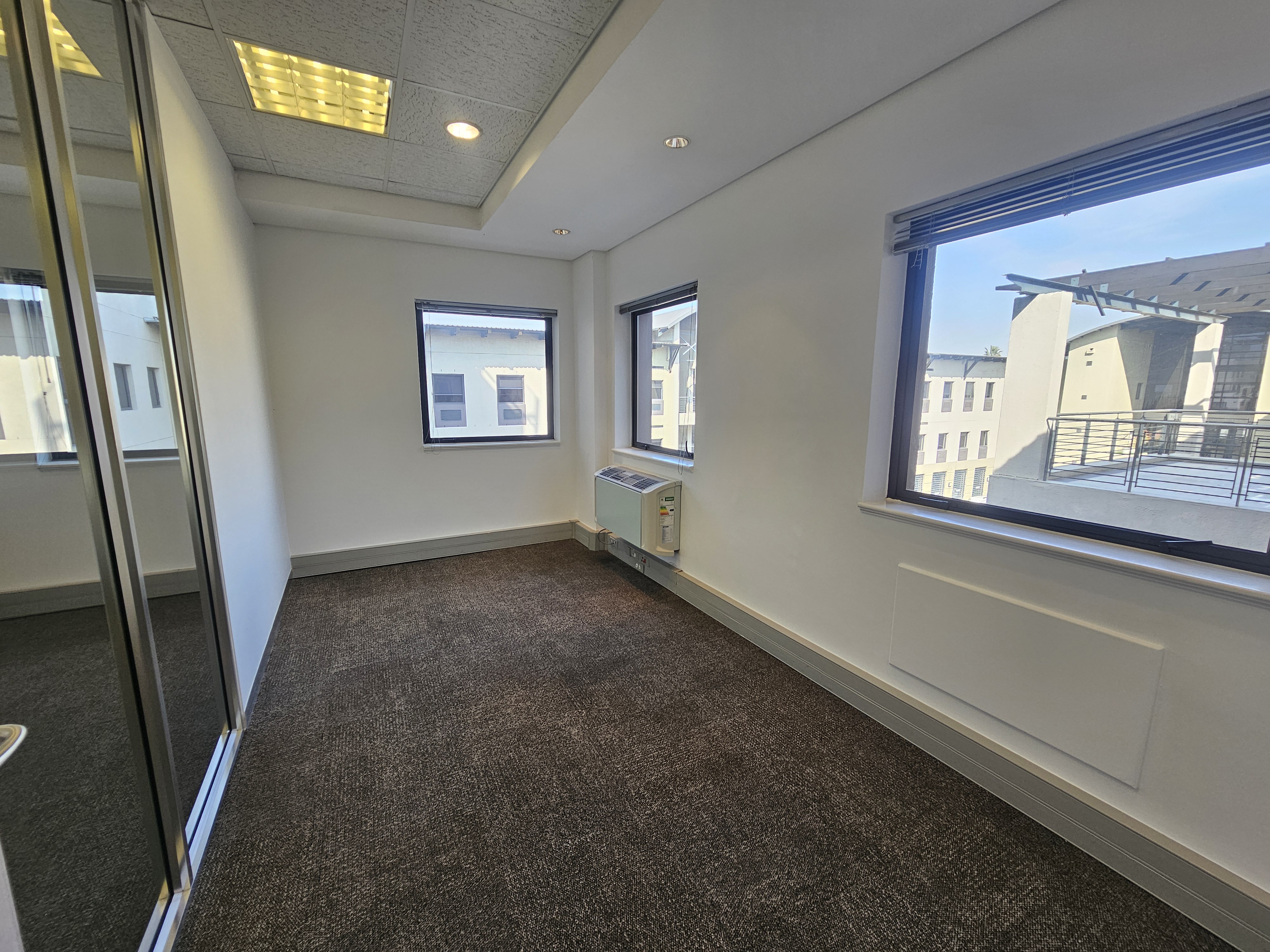 222m² Office Space to rent at Knowledge Park 3 in Century City