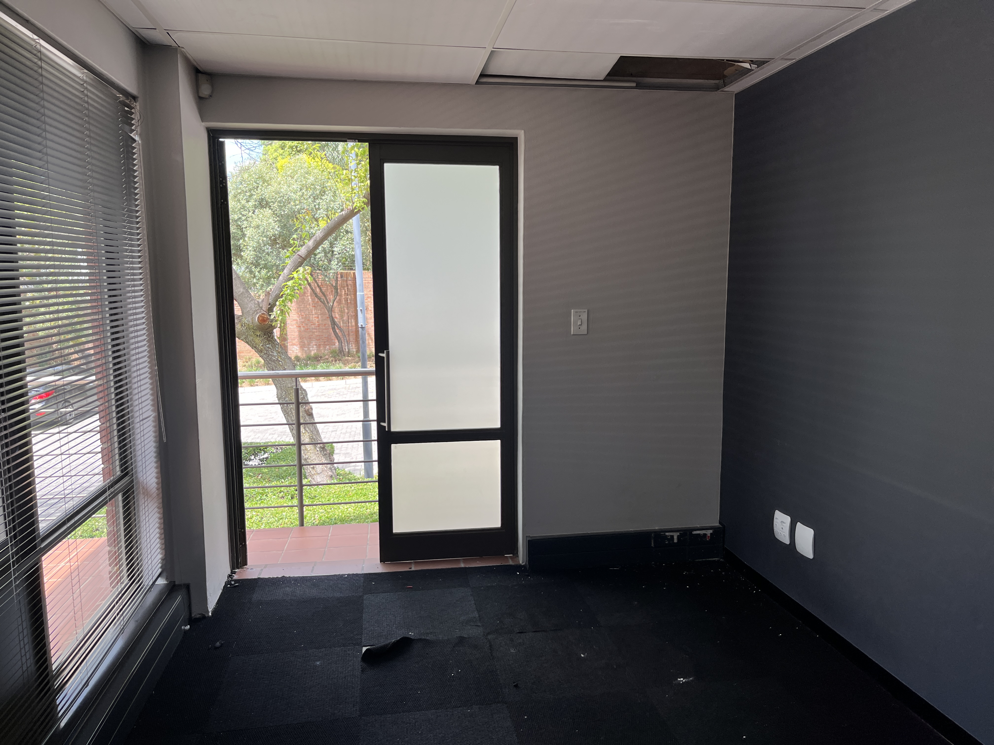 331m² Office Space to rent at Little Fourways Office Park in Magaliessig
