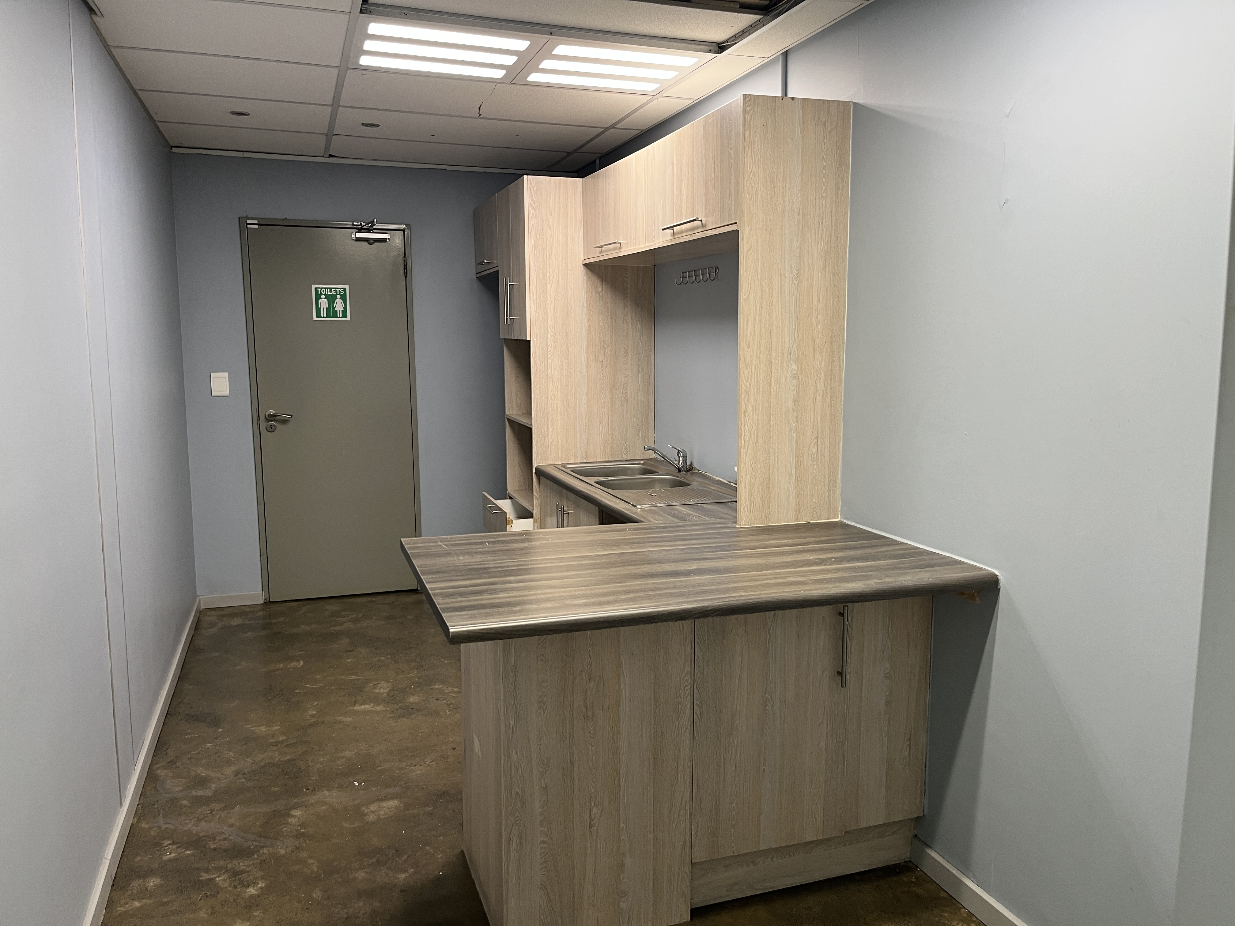 345m² Office Space to rent at Little Fourways Office Park in Magaliessig