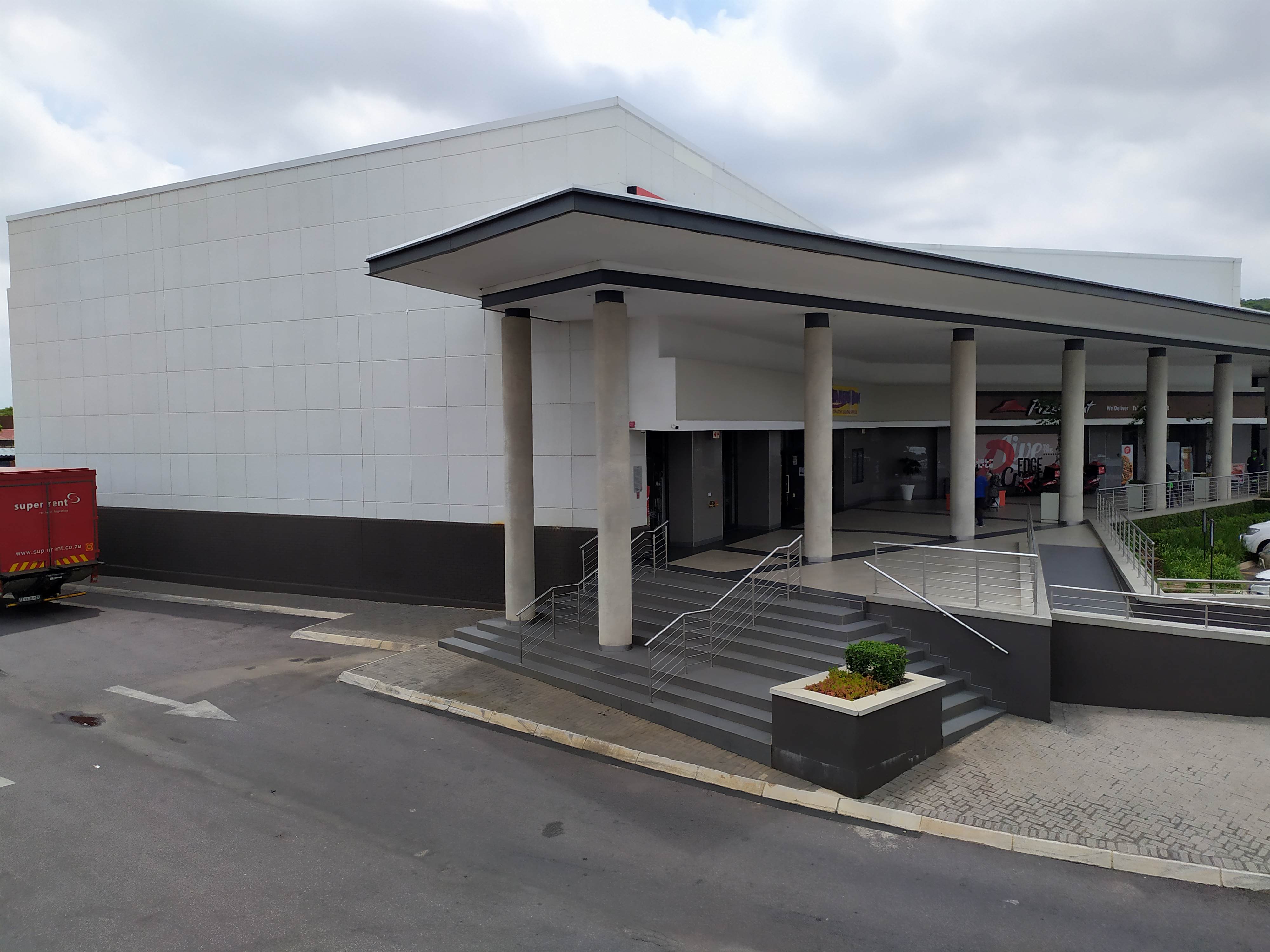 Retail Shops to rent at Lynnridge Mall in Lynnwood