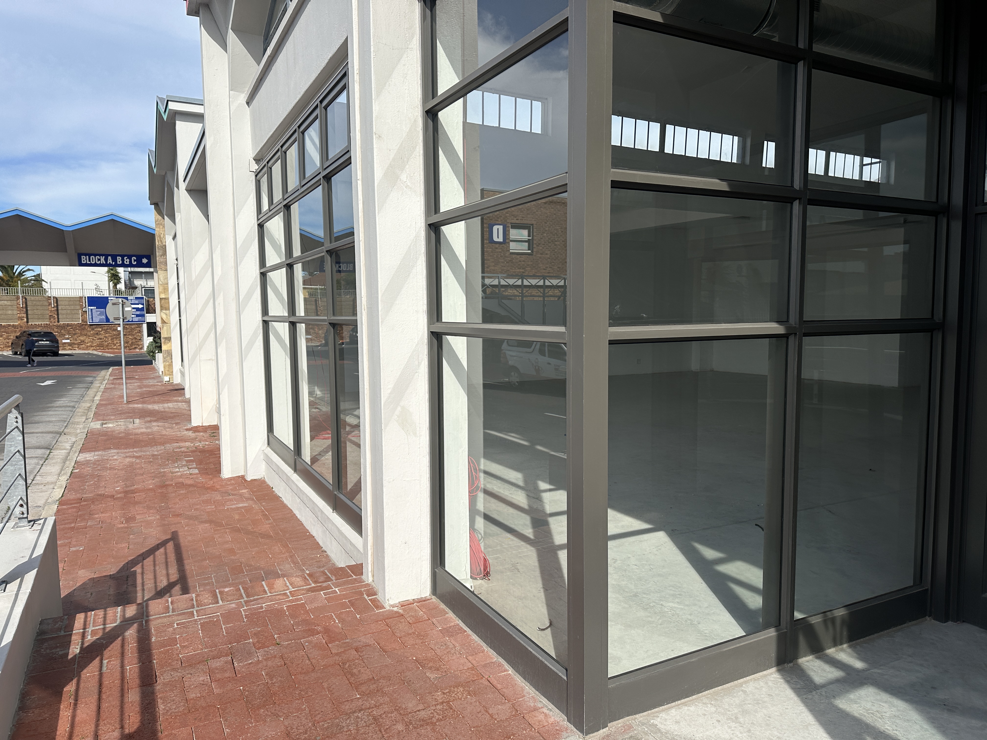 390m² Office Space to rent at M5 Business Park in Maitland