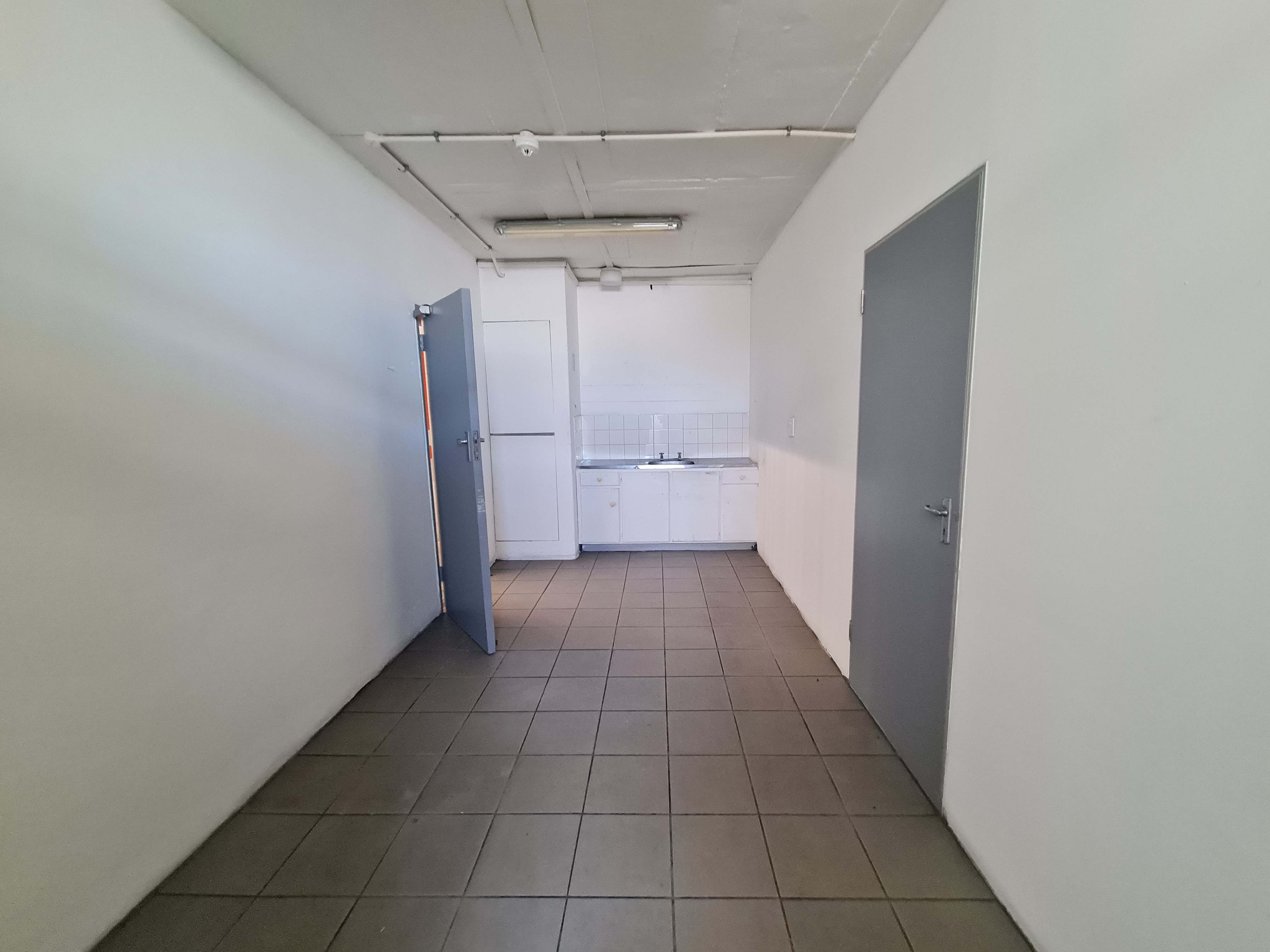 Warehouse to rent at Montague Gardens Industrial Park in Montague Gardens