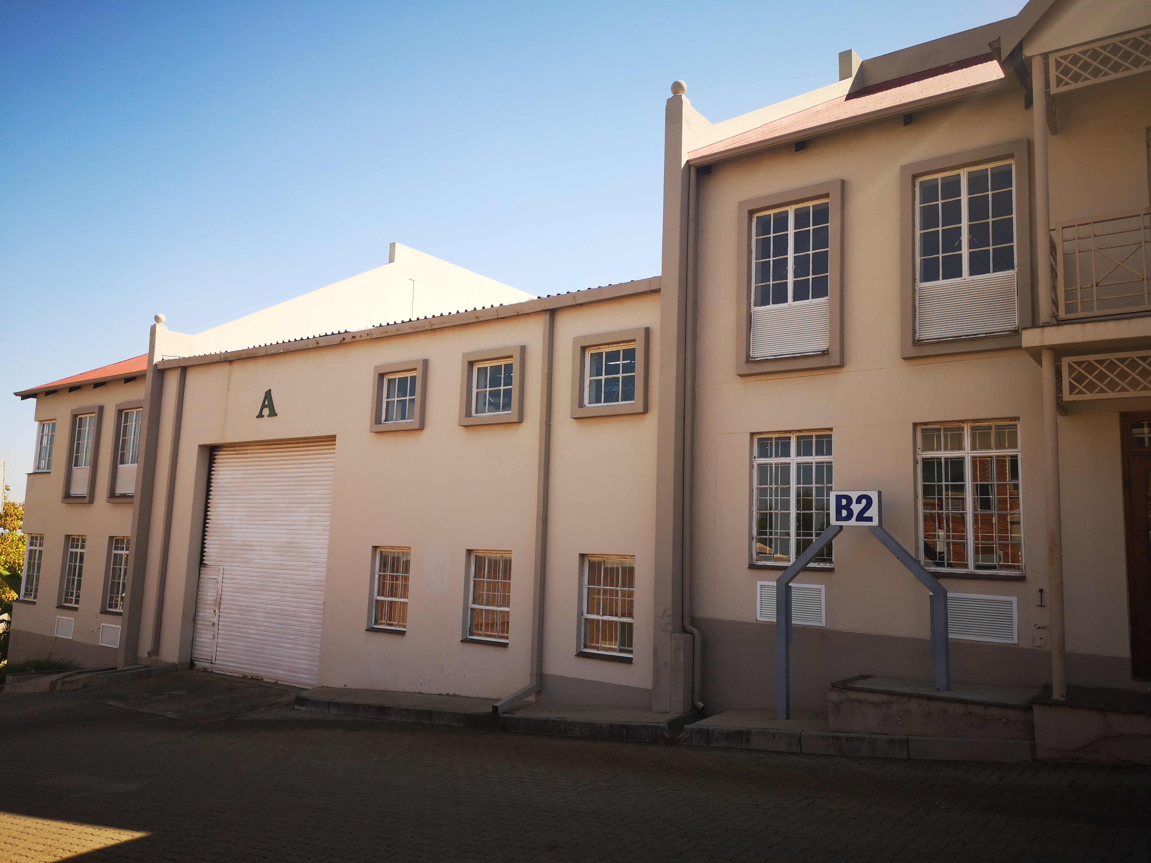 Warehouse to rent at Mount Royal Business Park in Halfway House