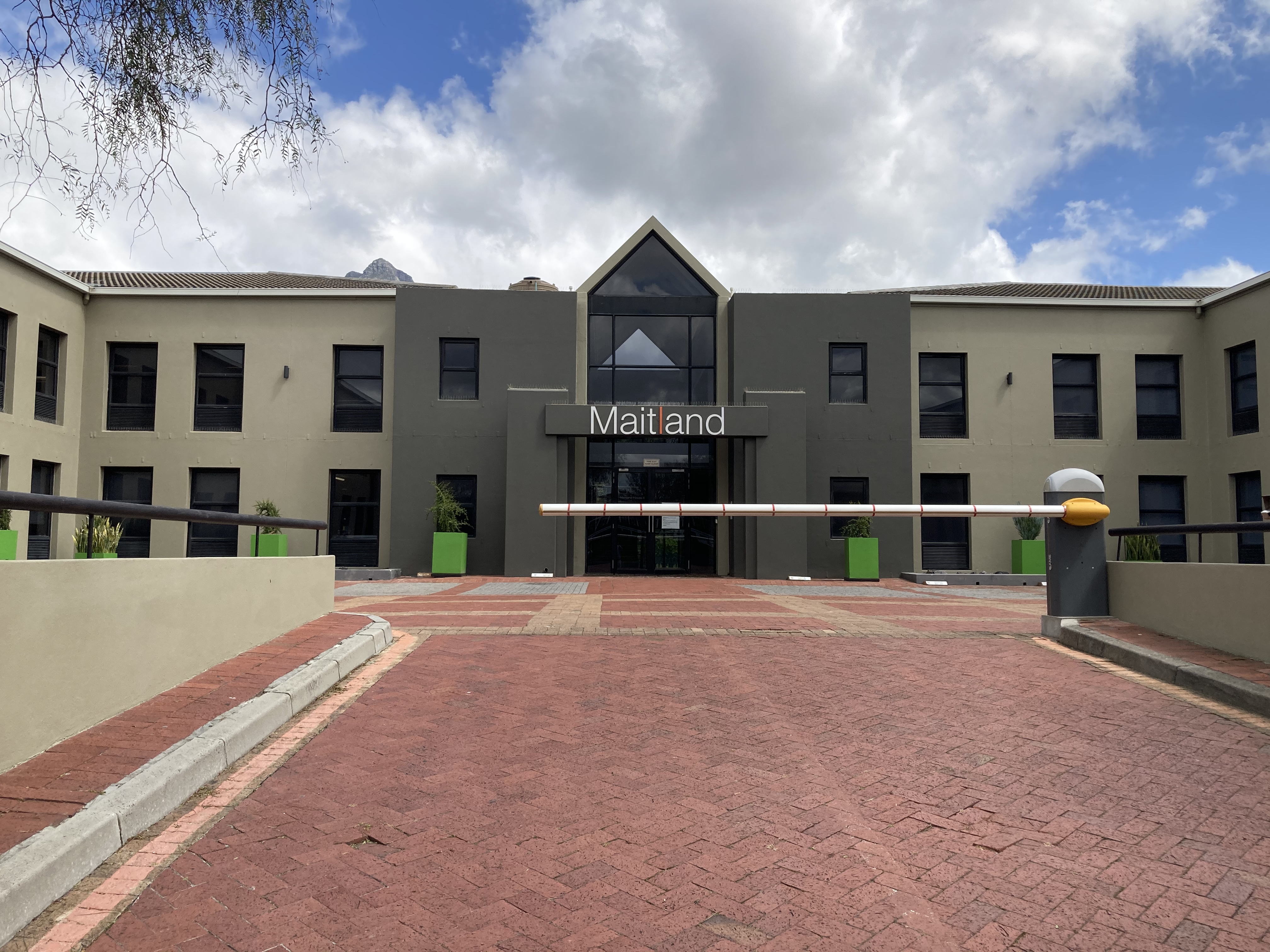 355m² Office Space to rent at River Park in Mowbray