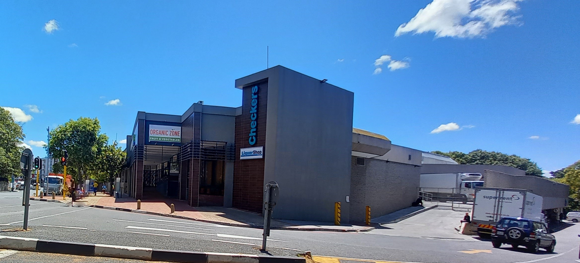 391m² Retail Shops to rent at Riverside Mall in Rondebosch
