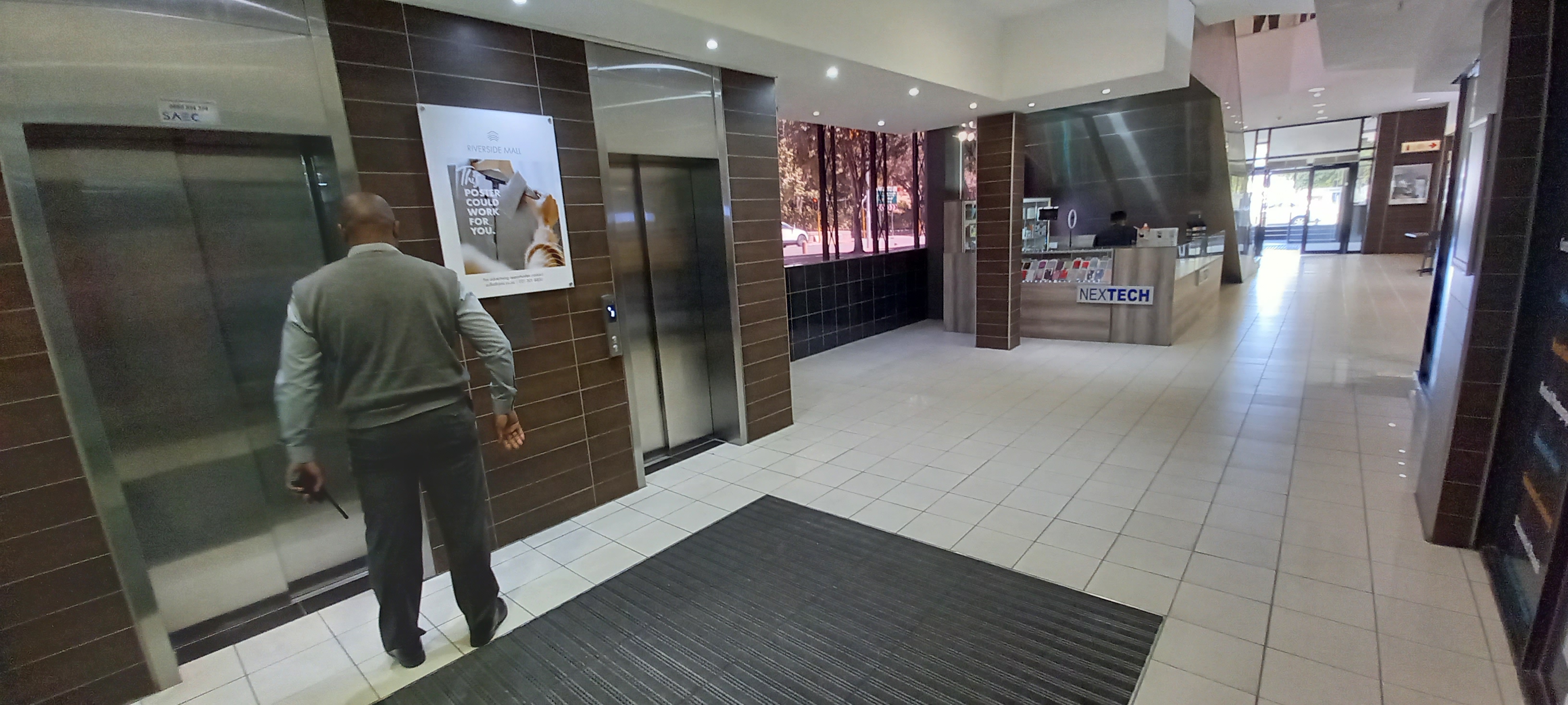 391m² Retail Shops to rent at Riverside Mall in Rondebosch