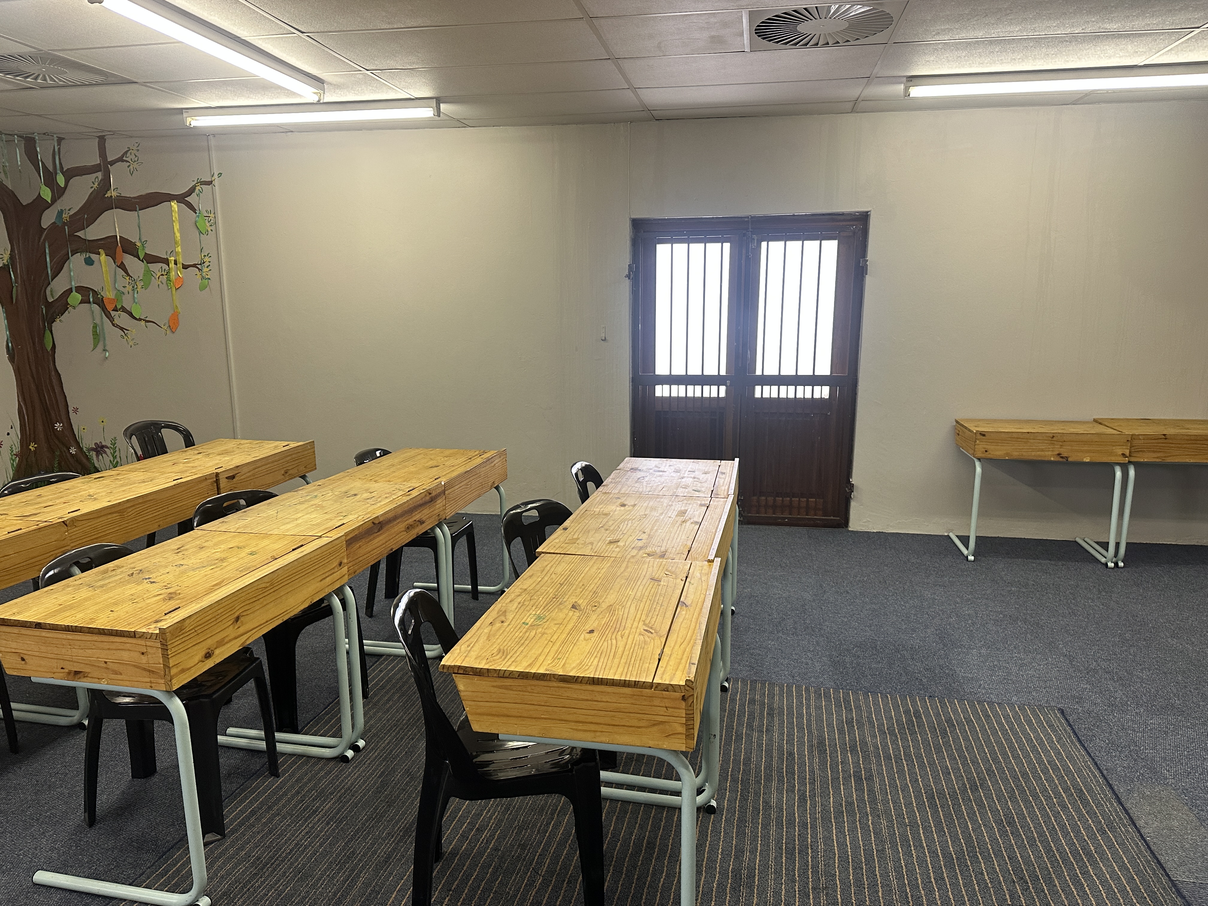 205m² Retail Shops to rent at Ronsyn Building in Rondebosch