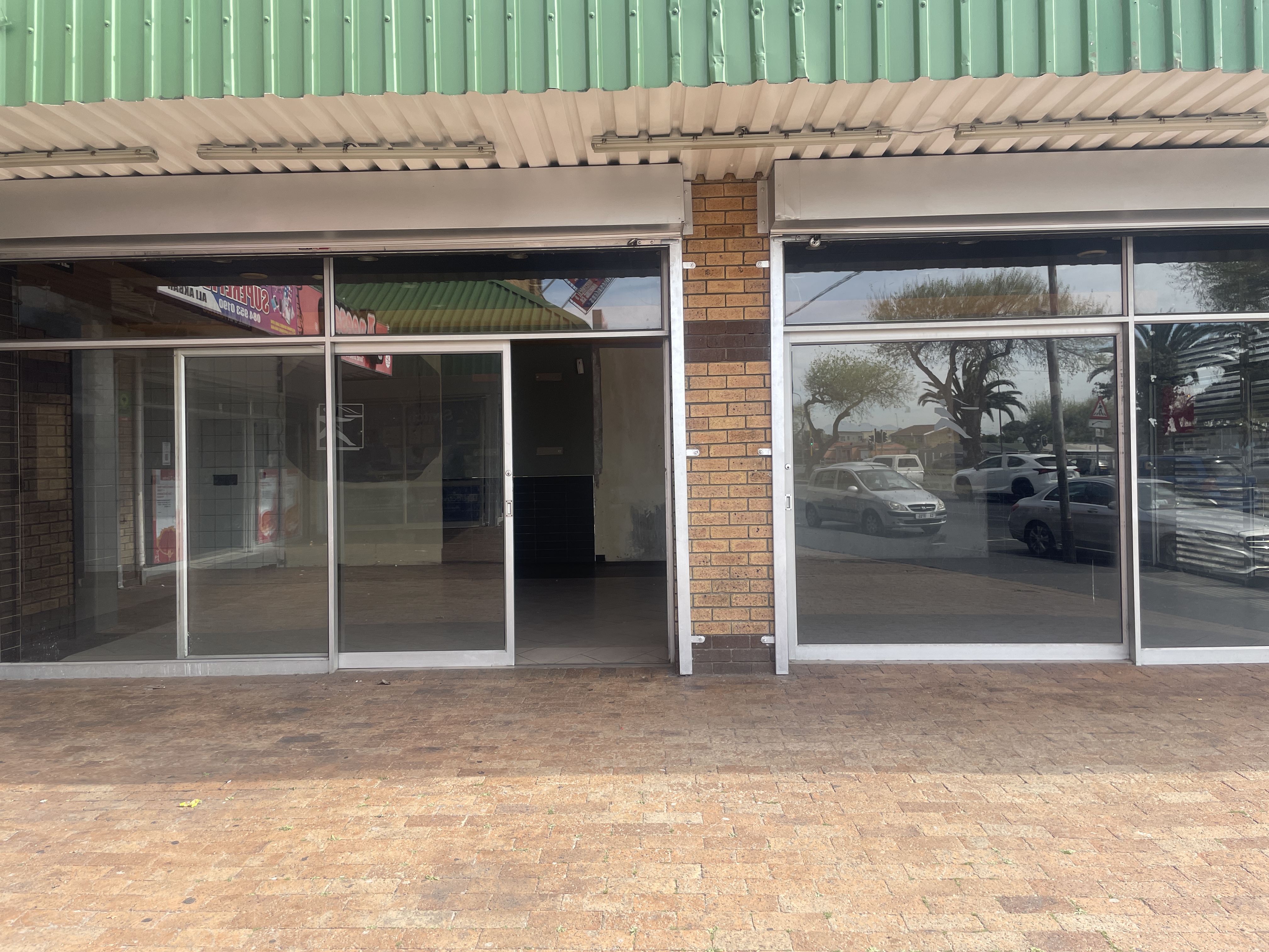 160m² Retail Shops to rent at Royker Centre in Athlone