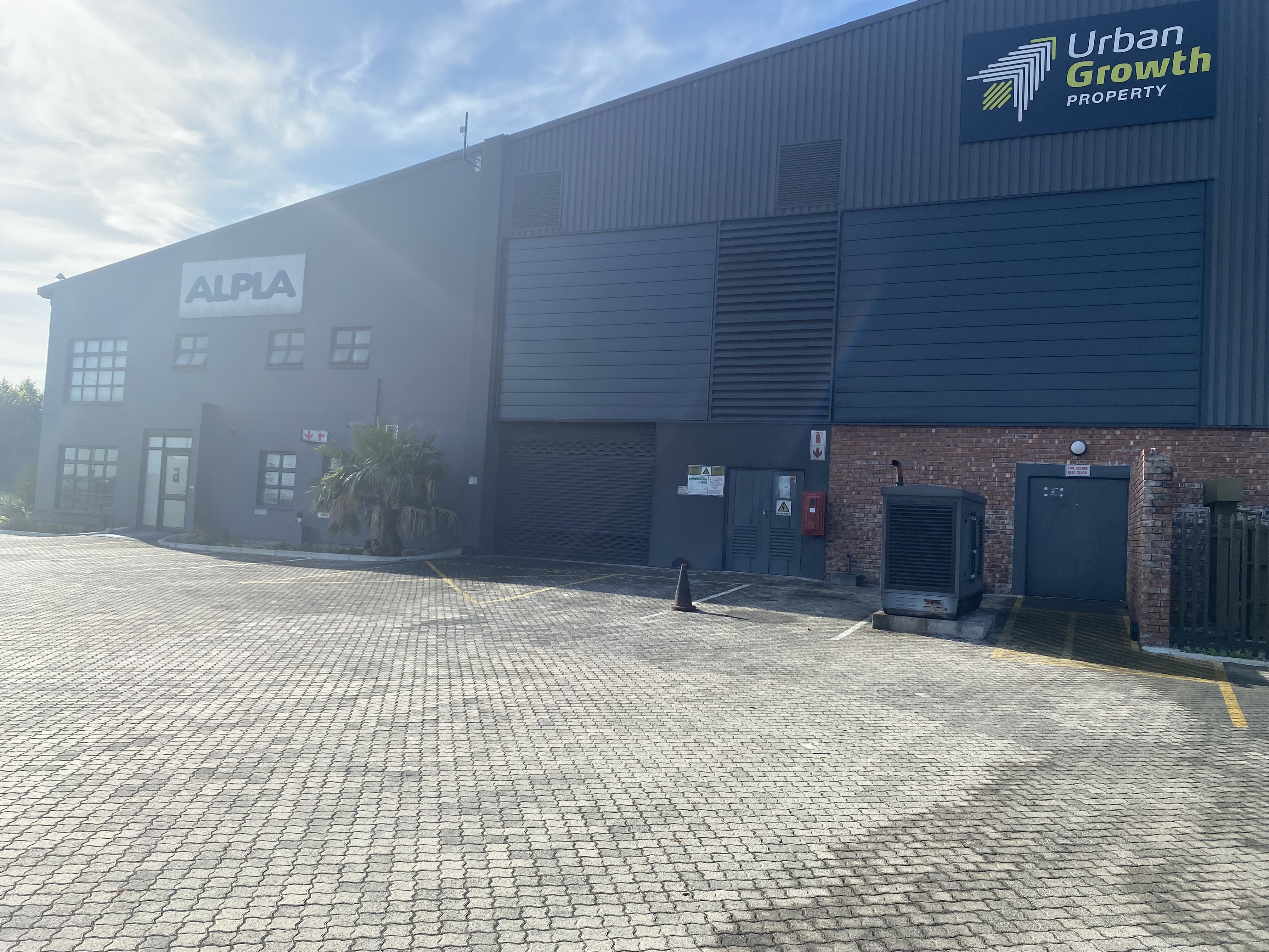 Warehouse to rent at 4 Stuart Close - Somerset West Business Park in Somerset West