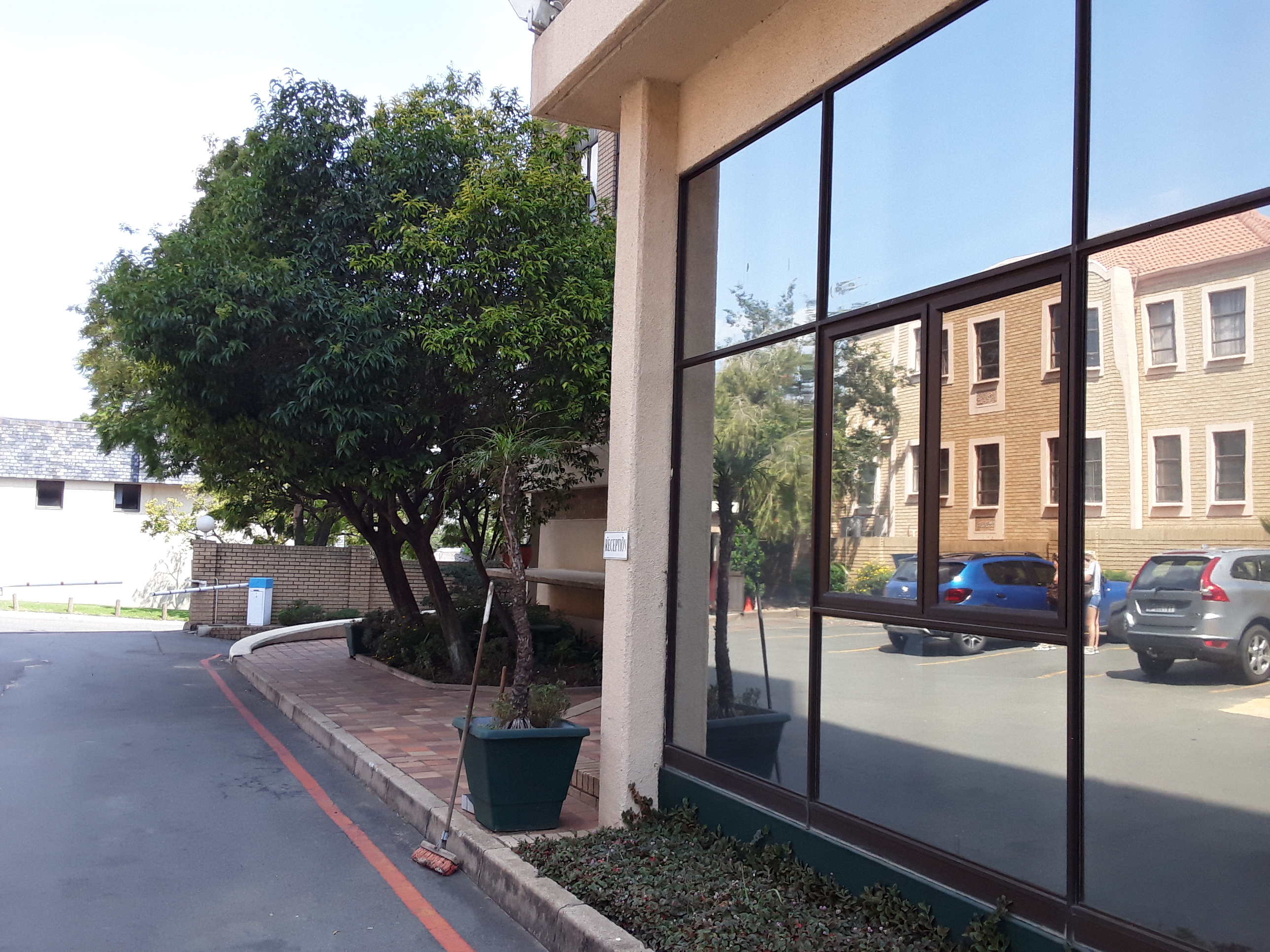 400m² Office Space to rent at Surrey Ave in Ferndale