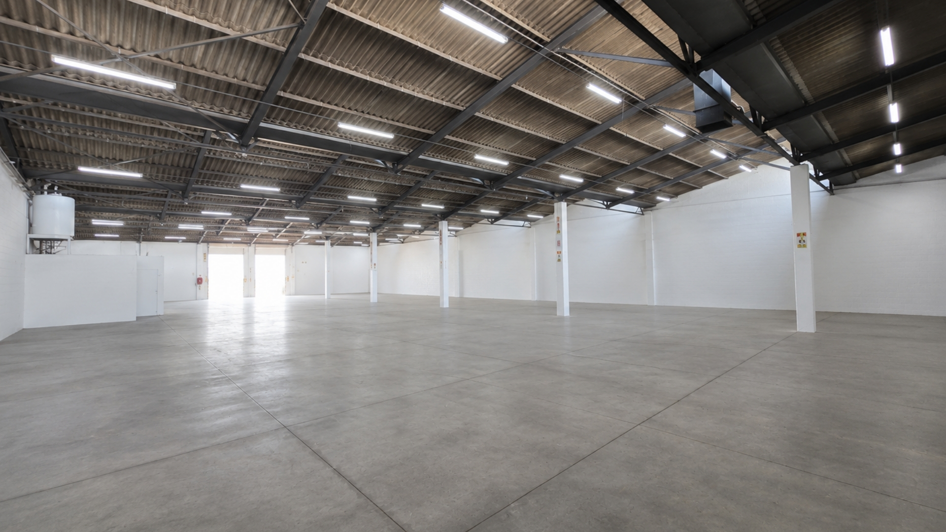 1 810m² Warehouse to rent at 118 Bofors Circle - Gresmac in Epping Industrial