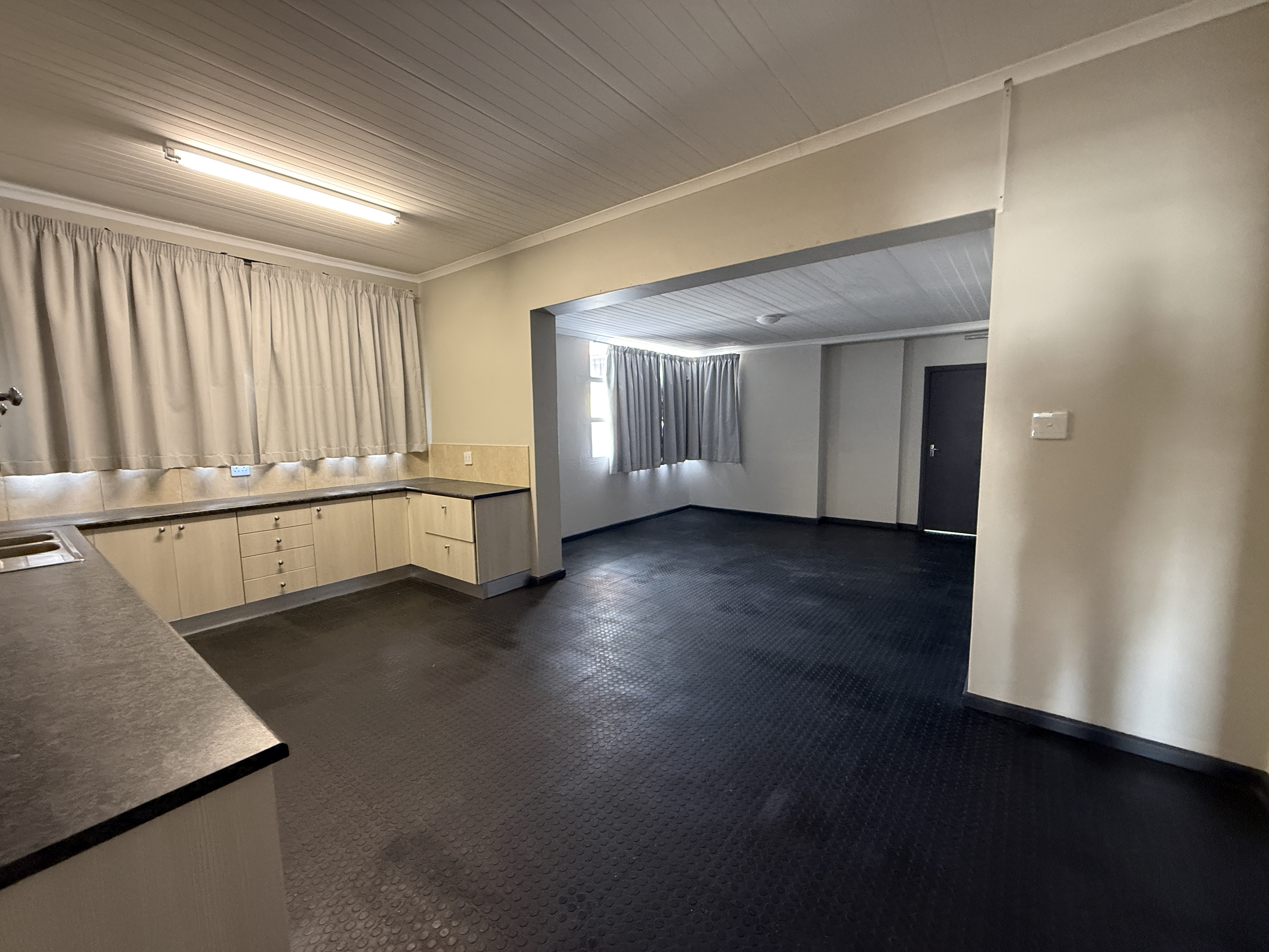 602m² Office Space to rent at Firgrove Business Park in Firgrove