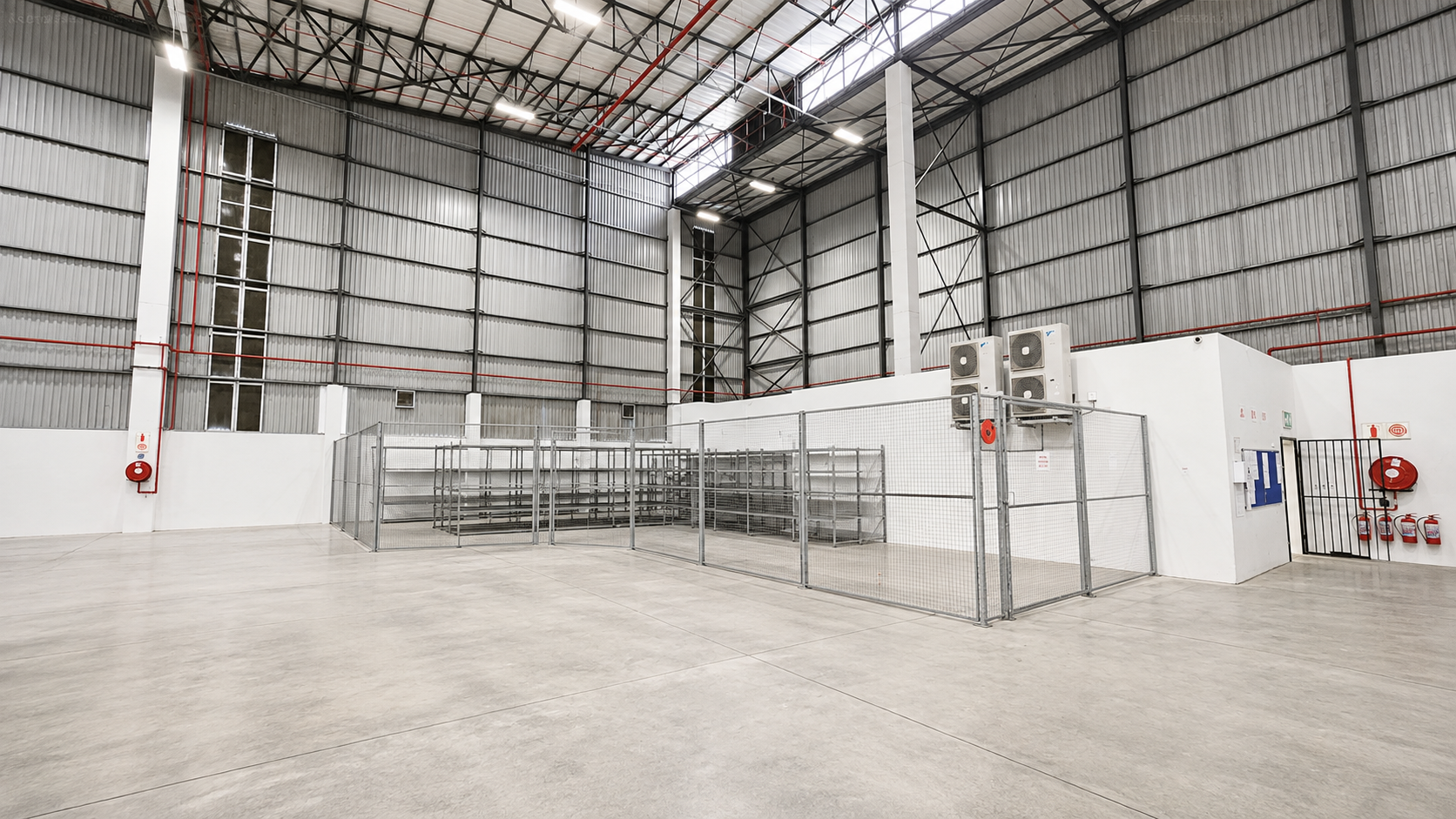 3 213m² Warehouse to rent at Golf Air Park Phase 2 in Airport Industria