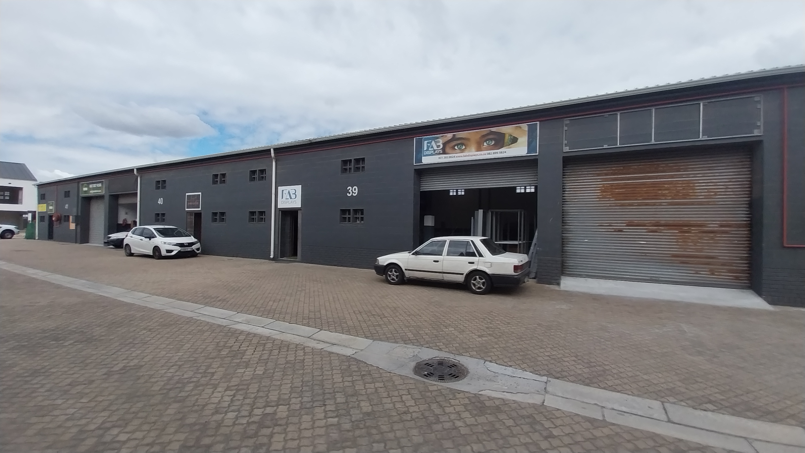Warehouse to rent at Gunners Factory Park in Epping Industrial