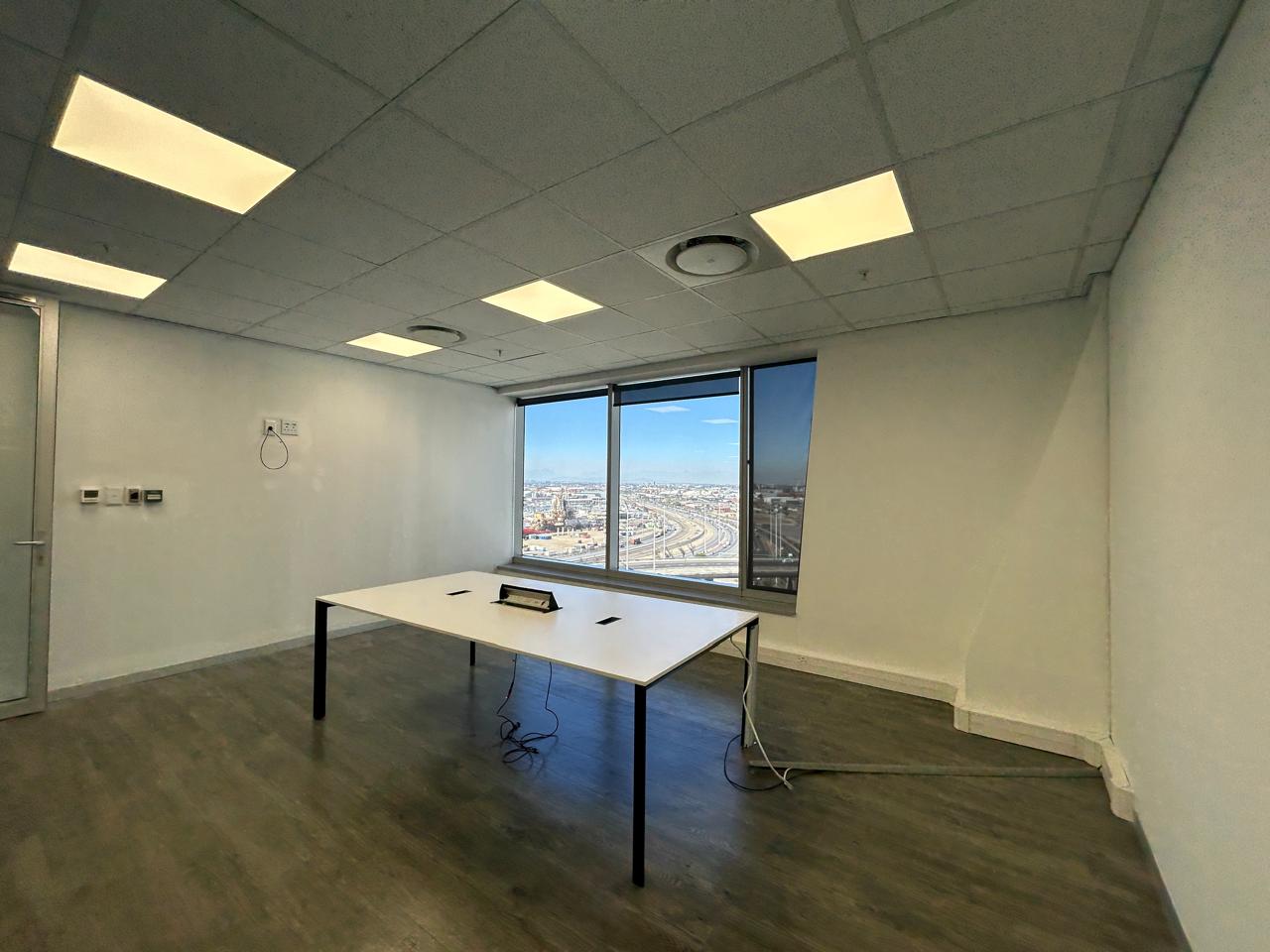 1 660m² Office Space to rent at The Halyard in Foreshore