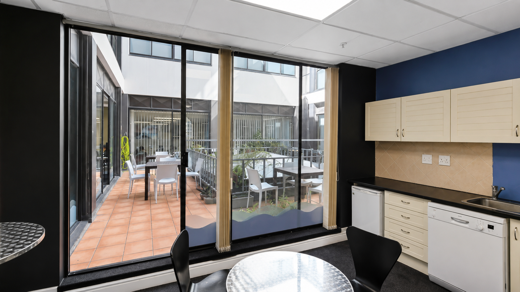 1 198m² Office Space to rent at 5 St Georges Mall in Cape Town CBD