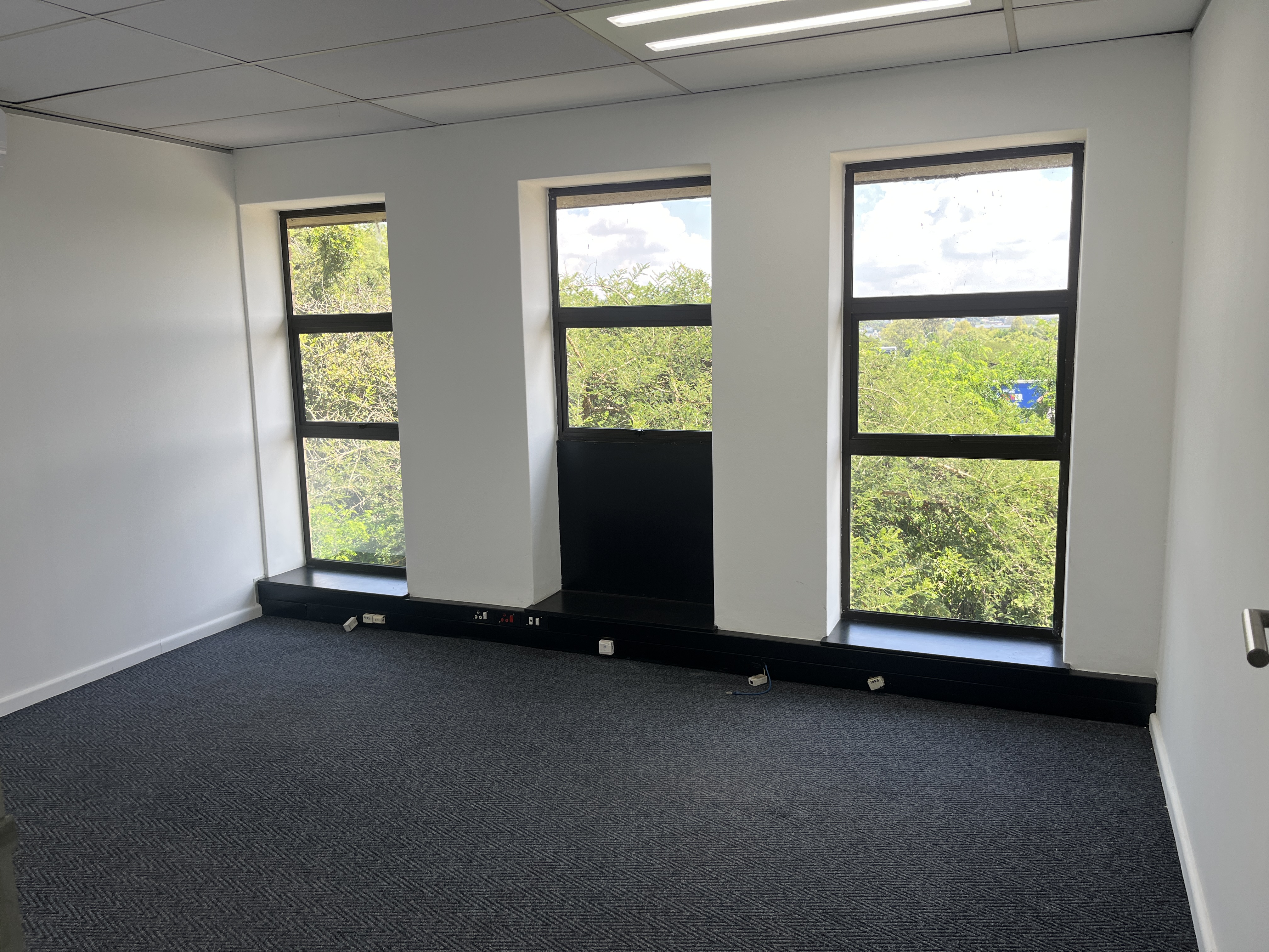 400m² Office Space to rent at Hurlingham Office Park in Hurlingham