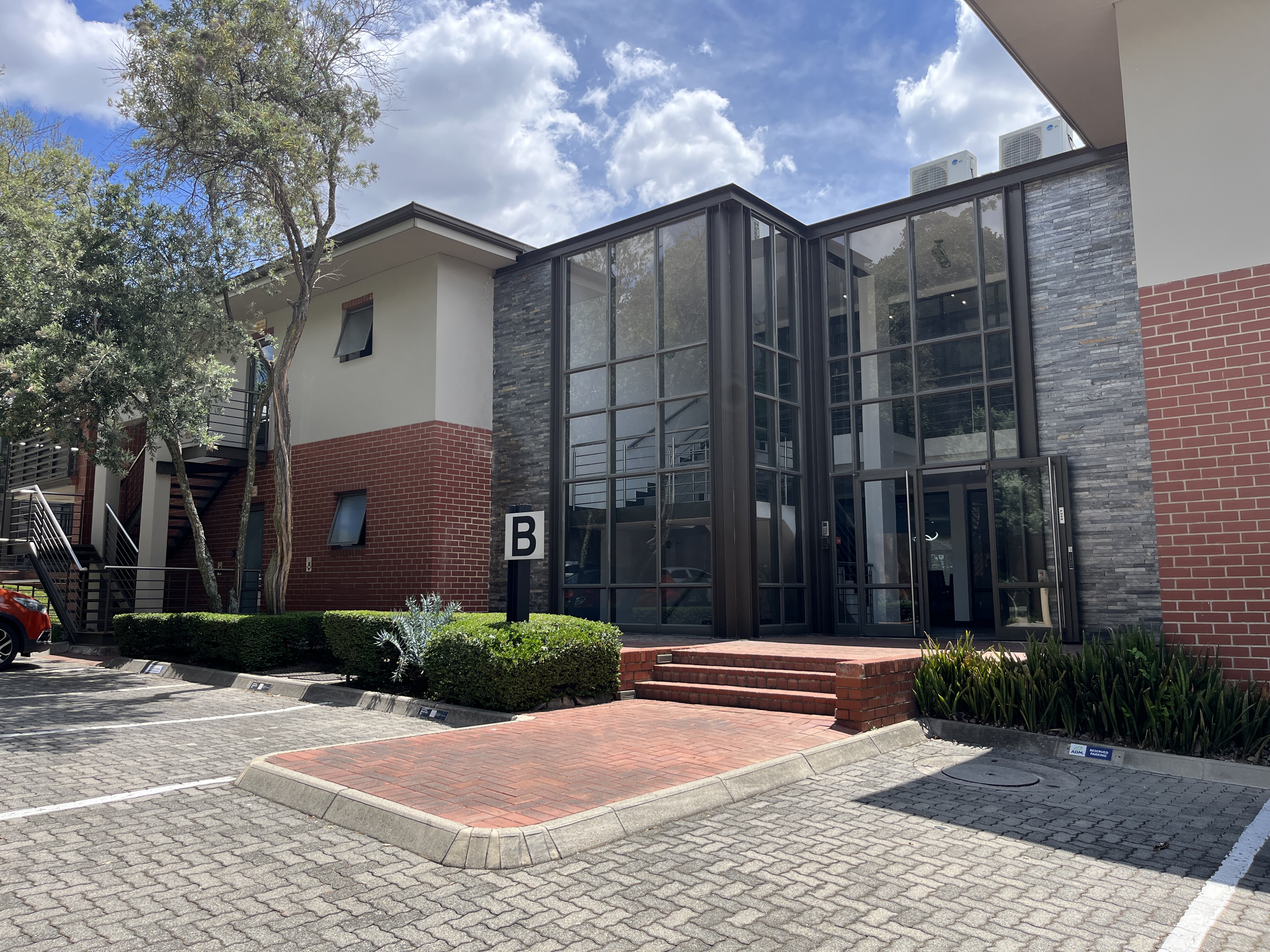 Office Space to rent at Little Fourways Office Park in Magaliessig