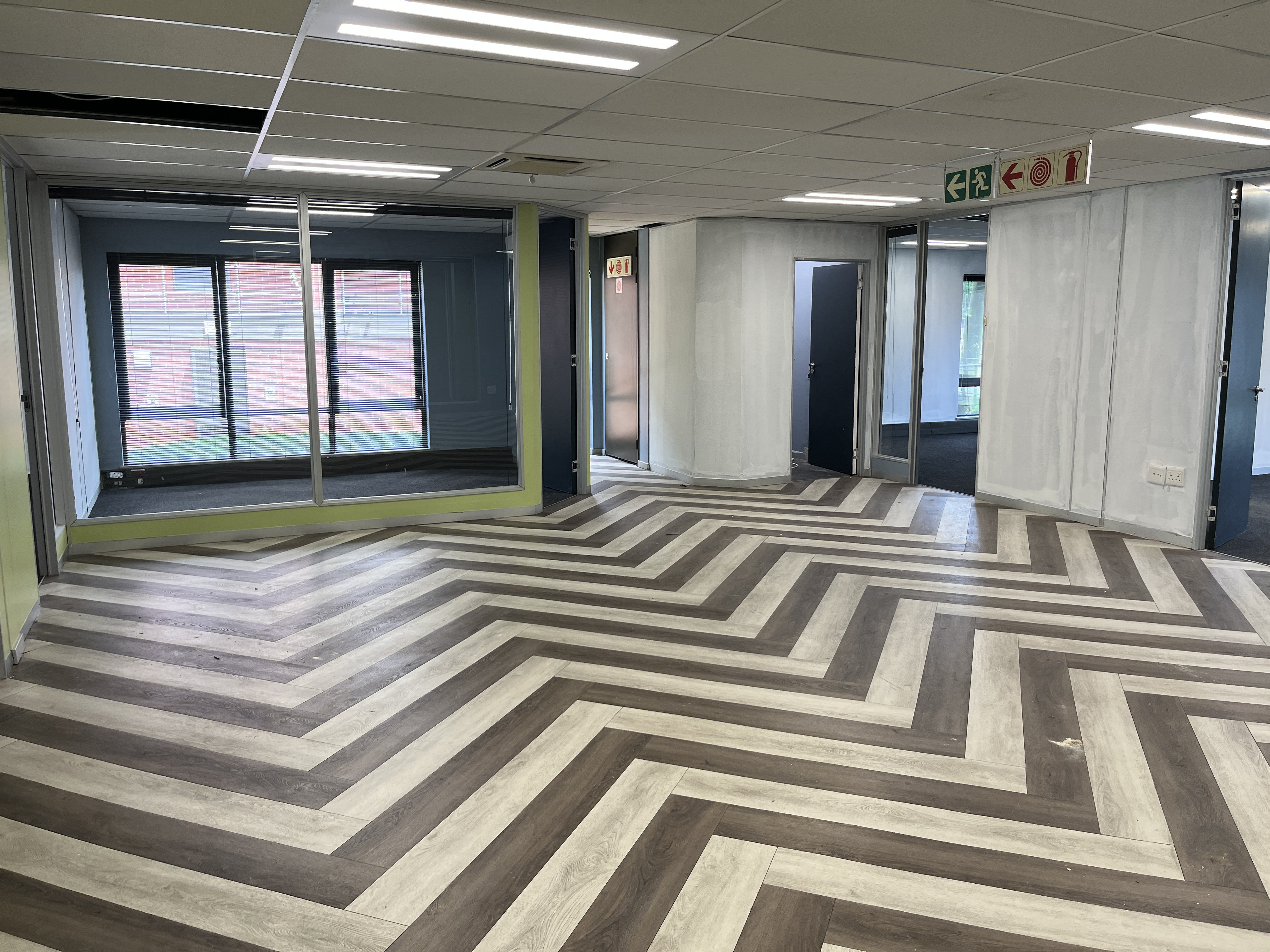 345m² Office Space to rent at Little Fourways Office Park in Magaliessig