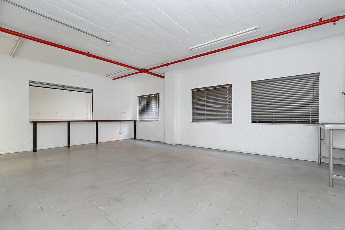 9 724m² Warehouse to rent at Noursepack in Epping Industrial