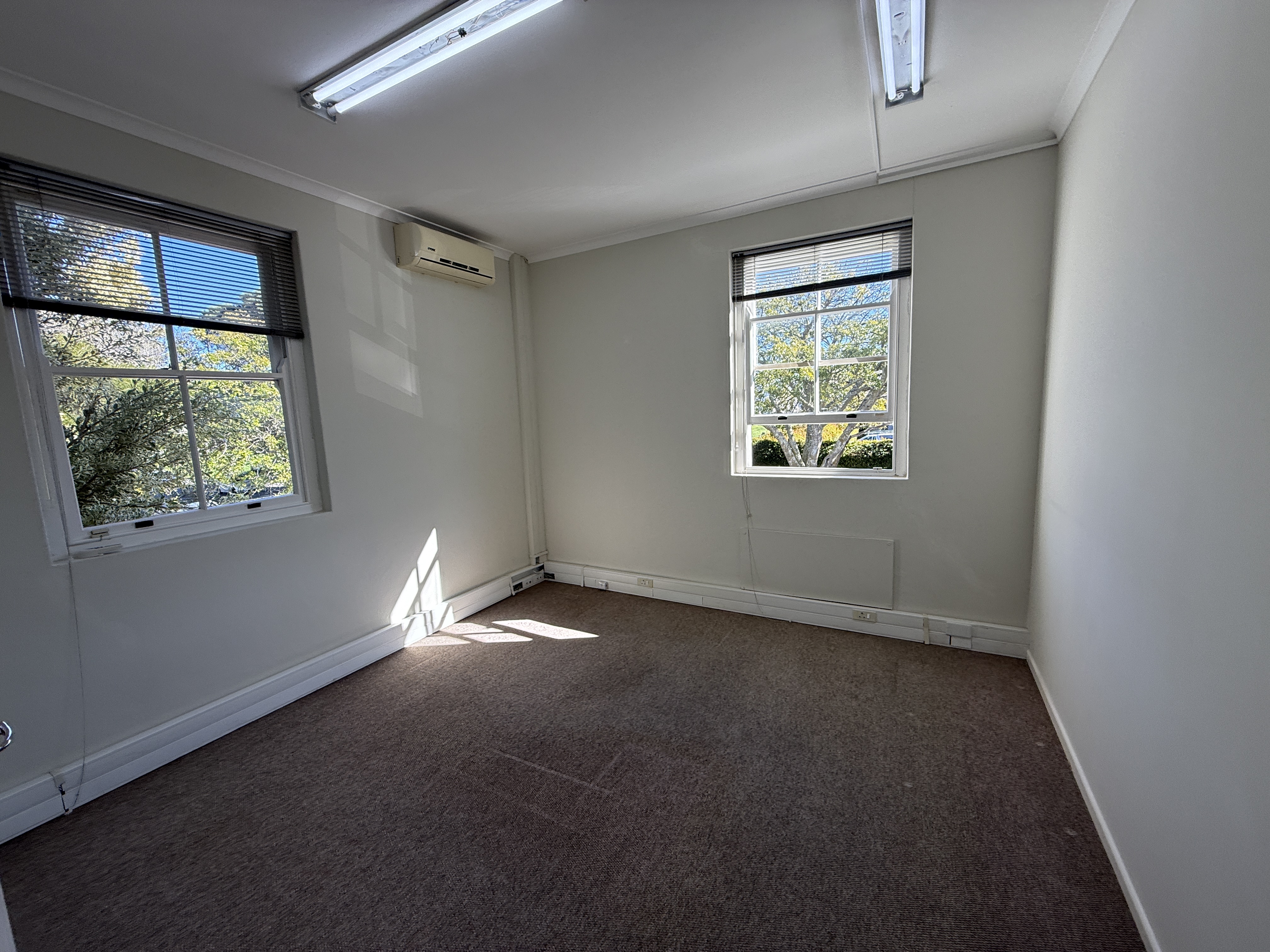 196m² Office Space to rent at Pastorie Park in Somerset West
