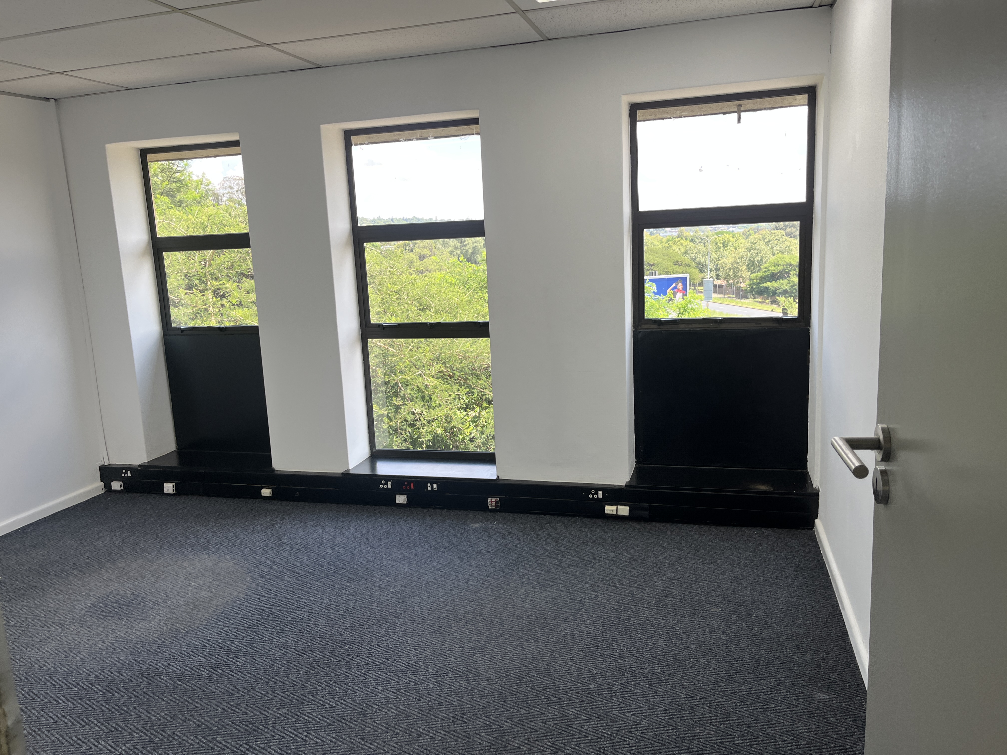 400m² Office Space to rent at Hurlingham Office Park in Hurlingham