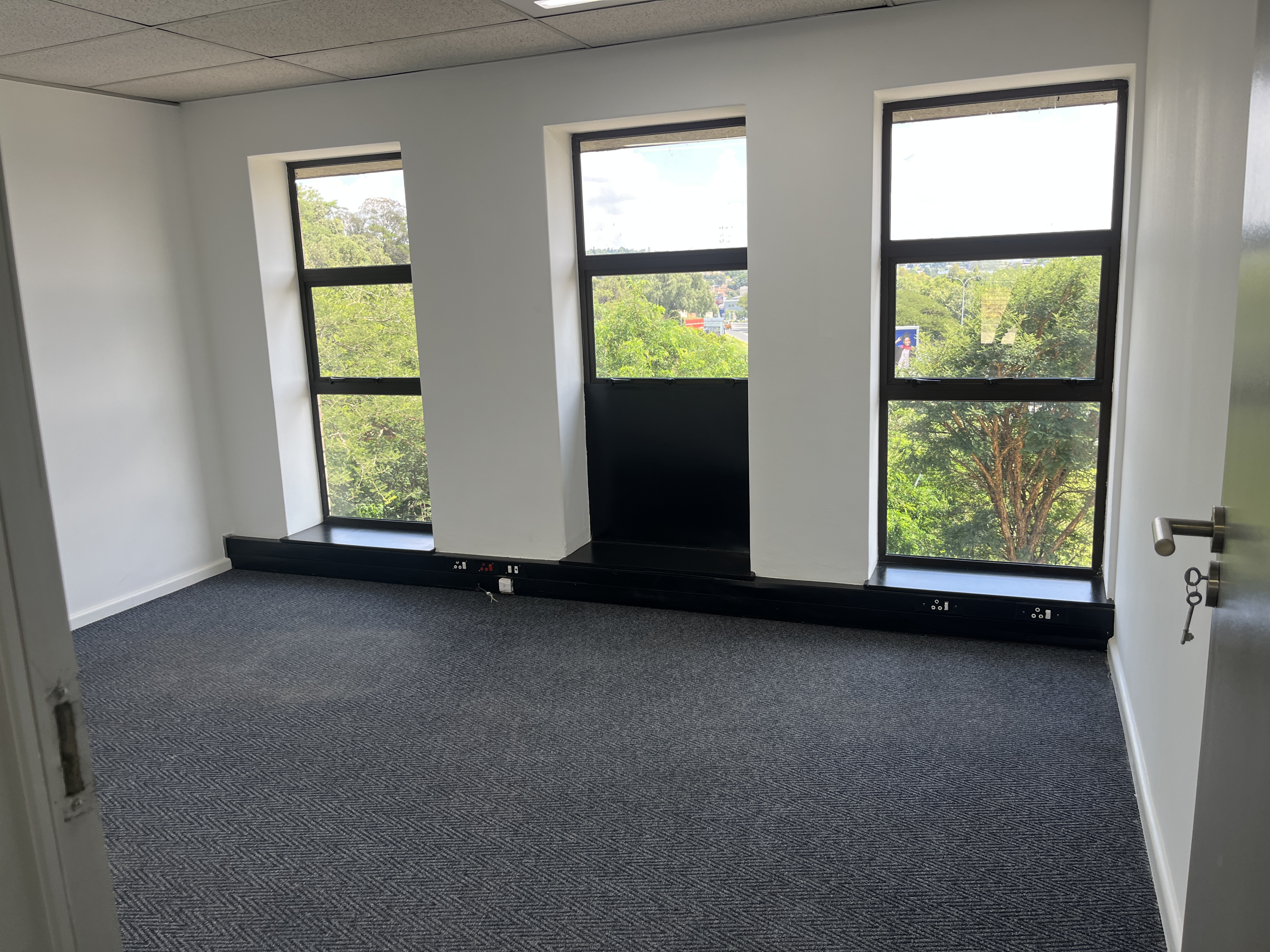 400m² Office Space to rent at Hurlingham Office Park in Hurlingham