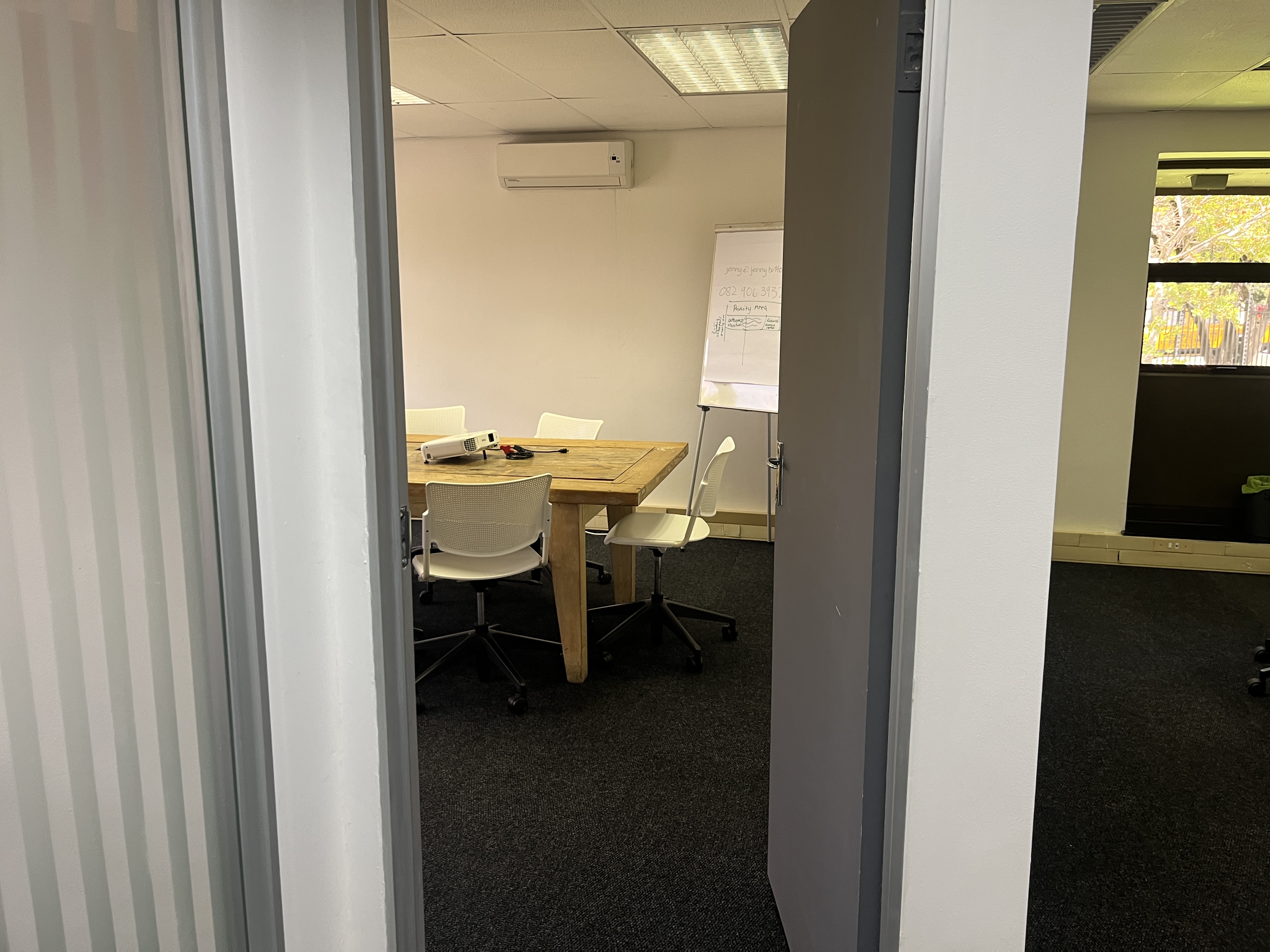 150m² Office Space to rent at Hurlingham Office Park in Hurlingham