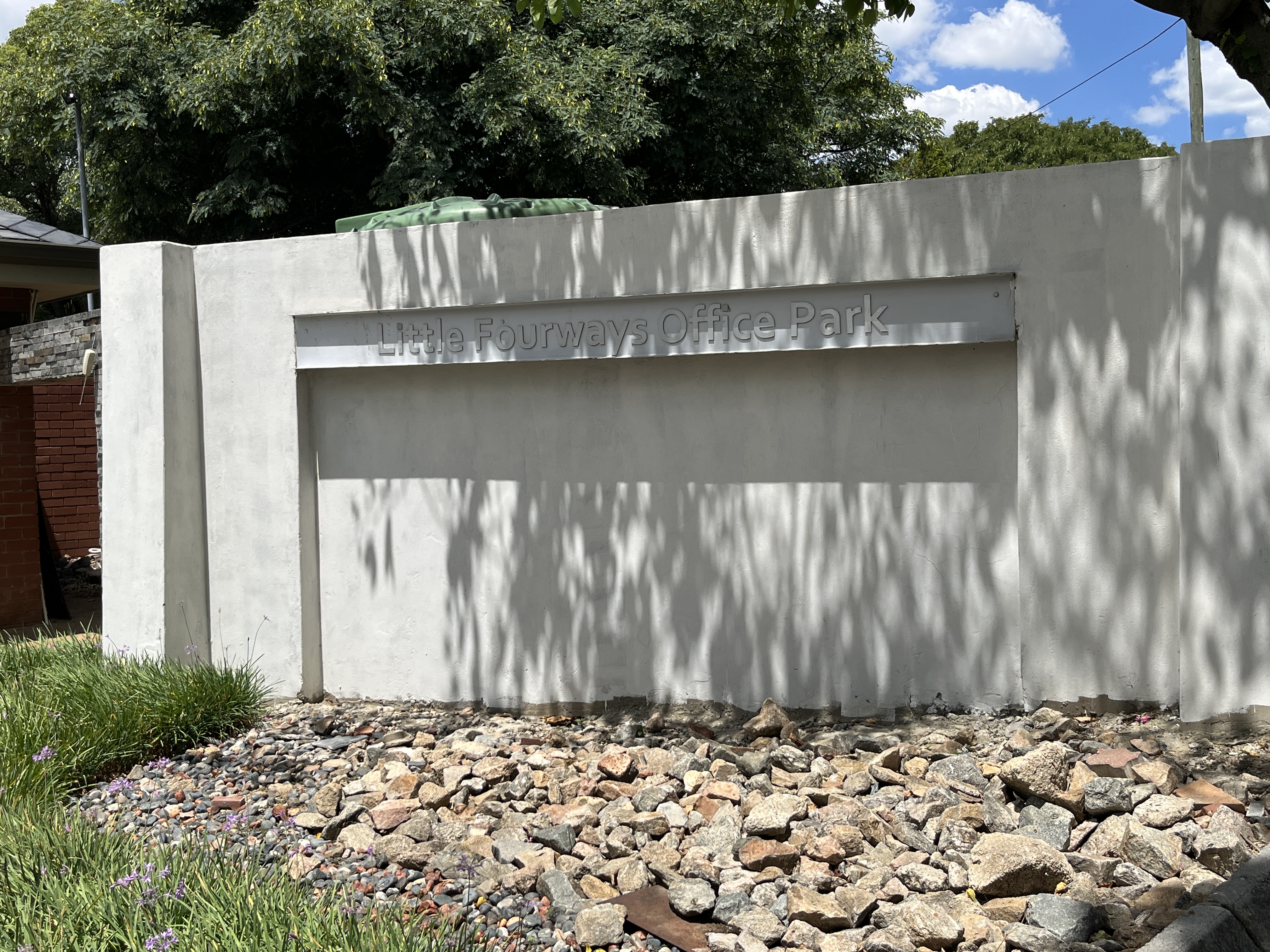 Office Space to rent at Little Fourways Office Park in Magaliessig