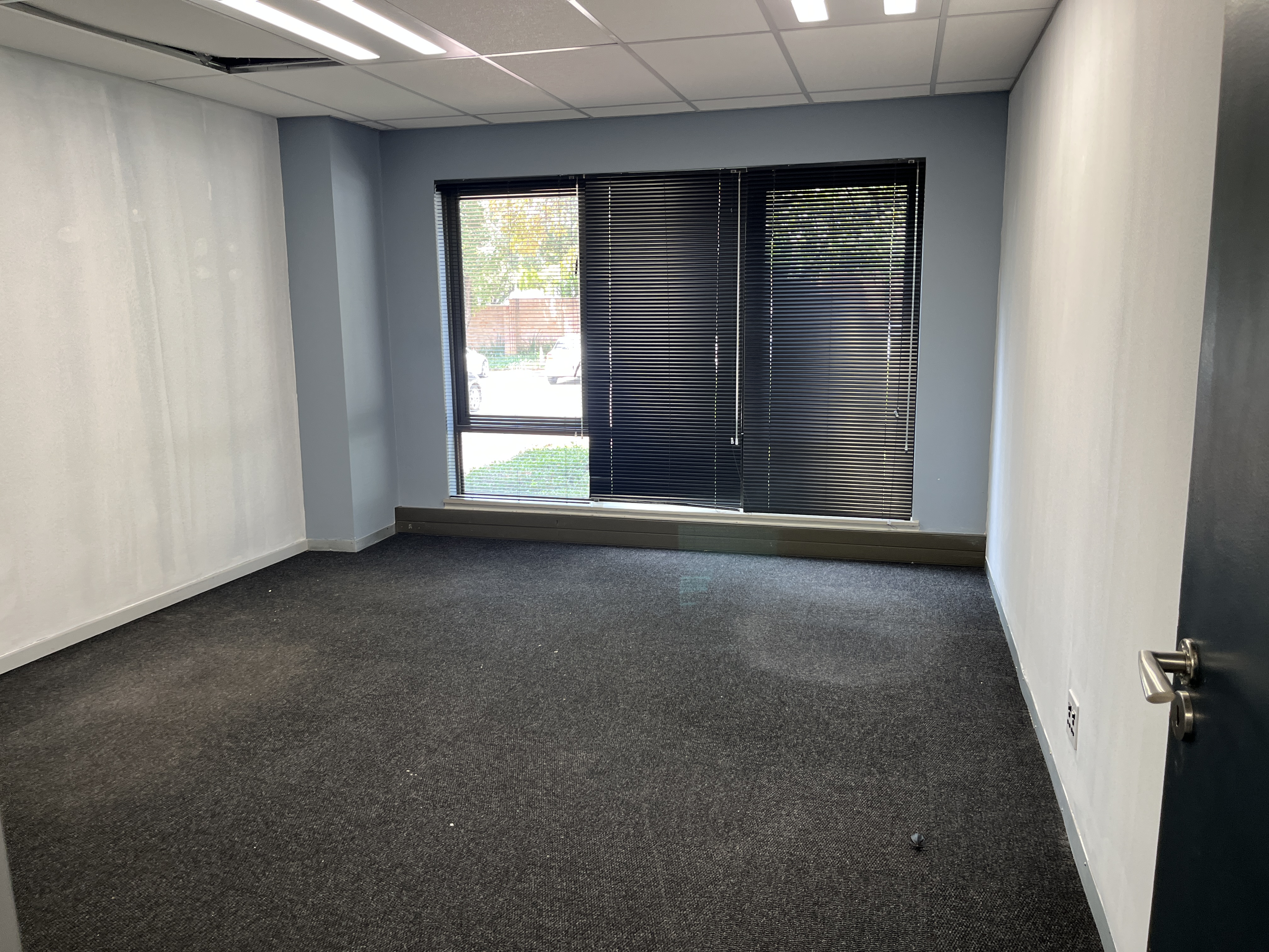 345m² Office Space to rent at Little Fourways Office Park in Magaliessig