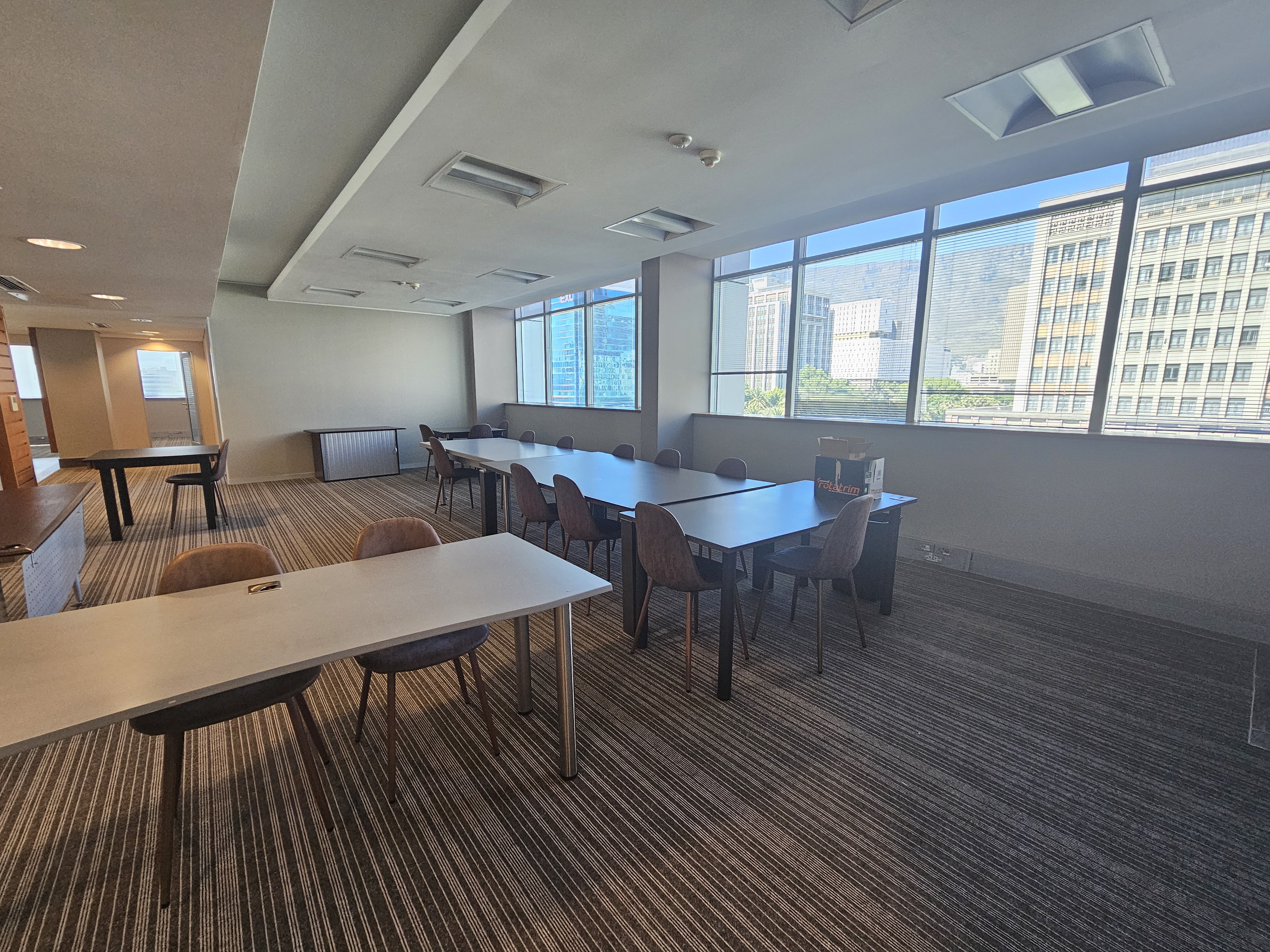 668m² Office Space to rent at 33 On Heerengracht in Cape Town CBD