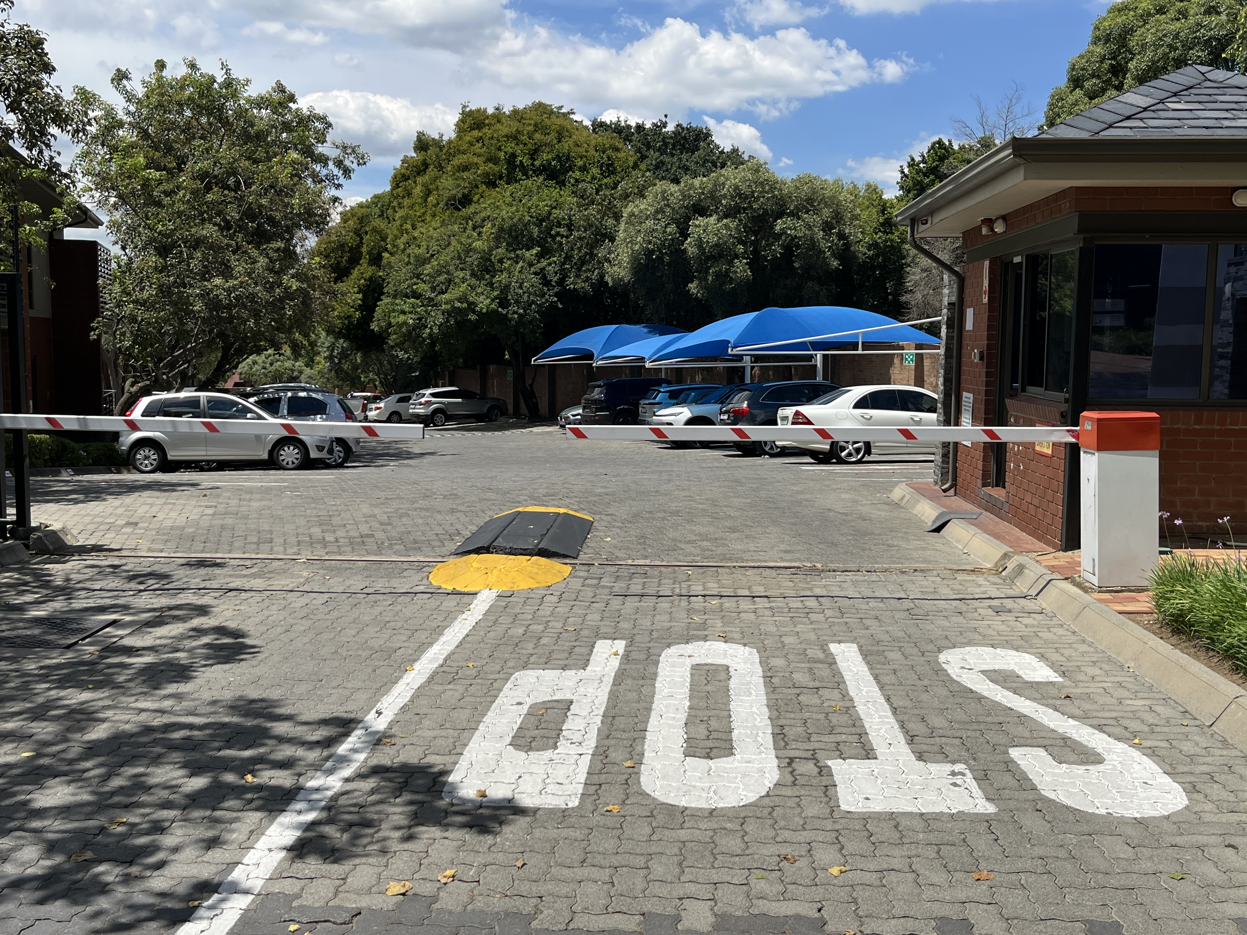 Office Space to rent at Little Fourways Office Park in Magaliessig
