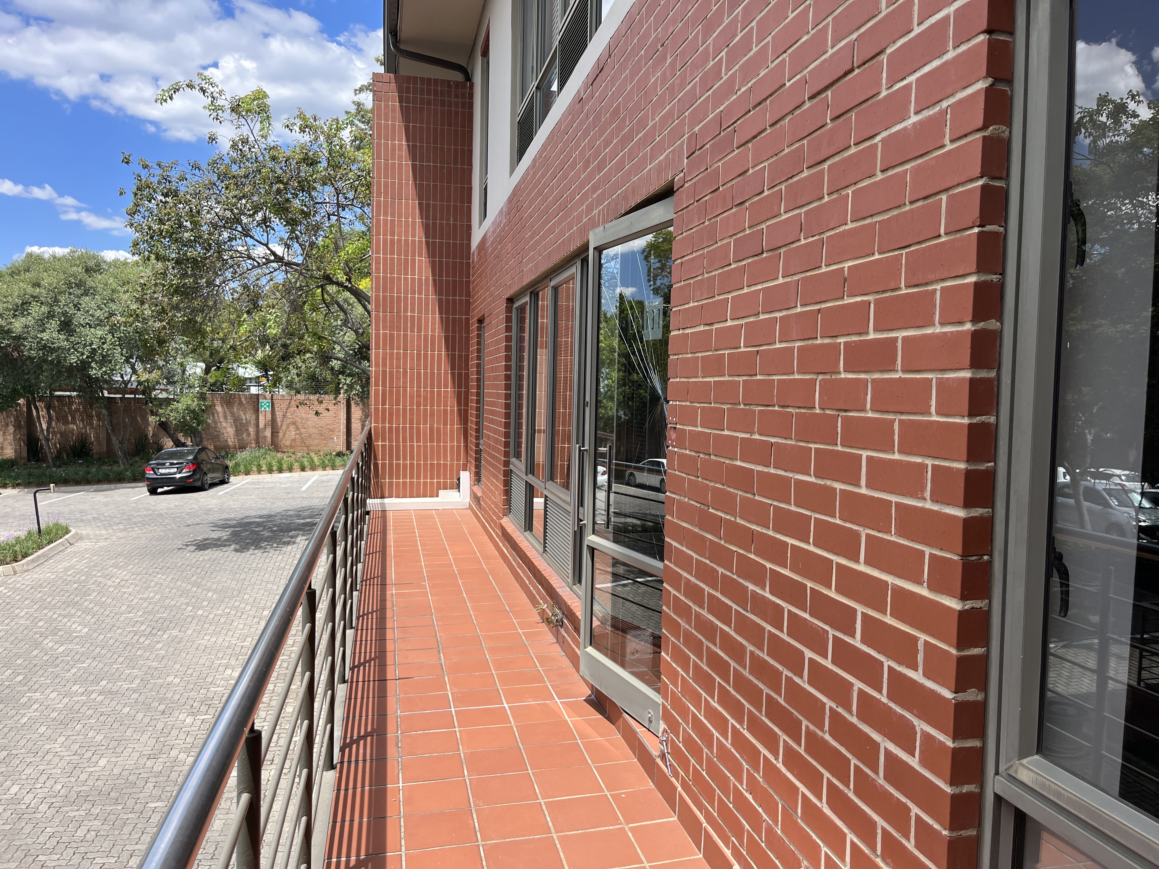 331m² Office Space to rent at Little Fourways Office Park in Magaliessig