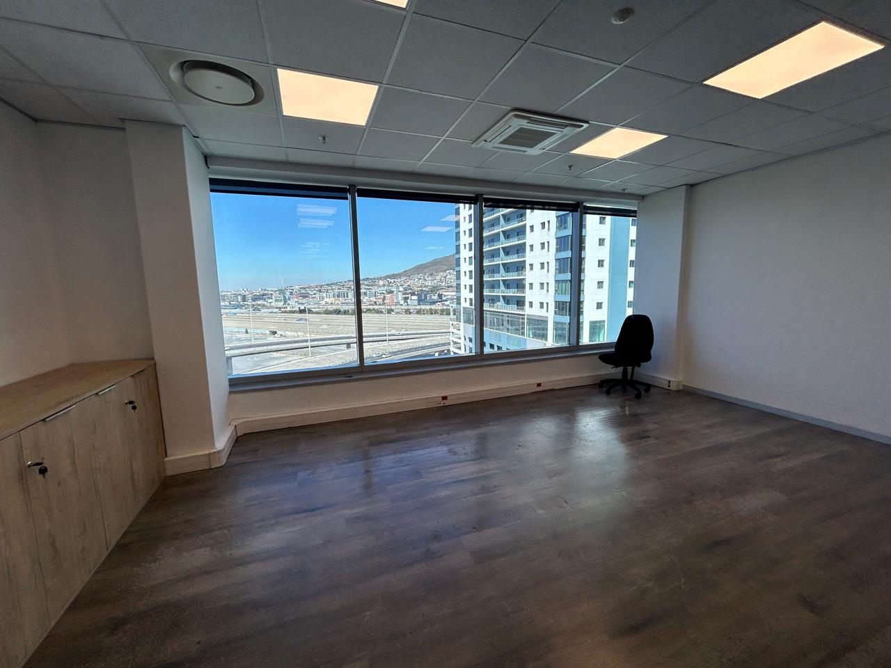 1 660m² Office Space to rent at The Halyard in Foreshore