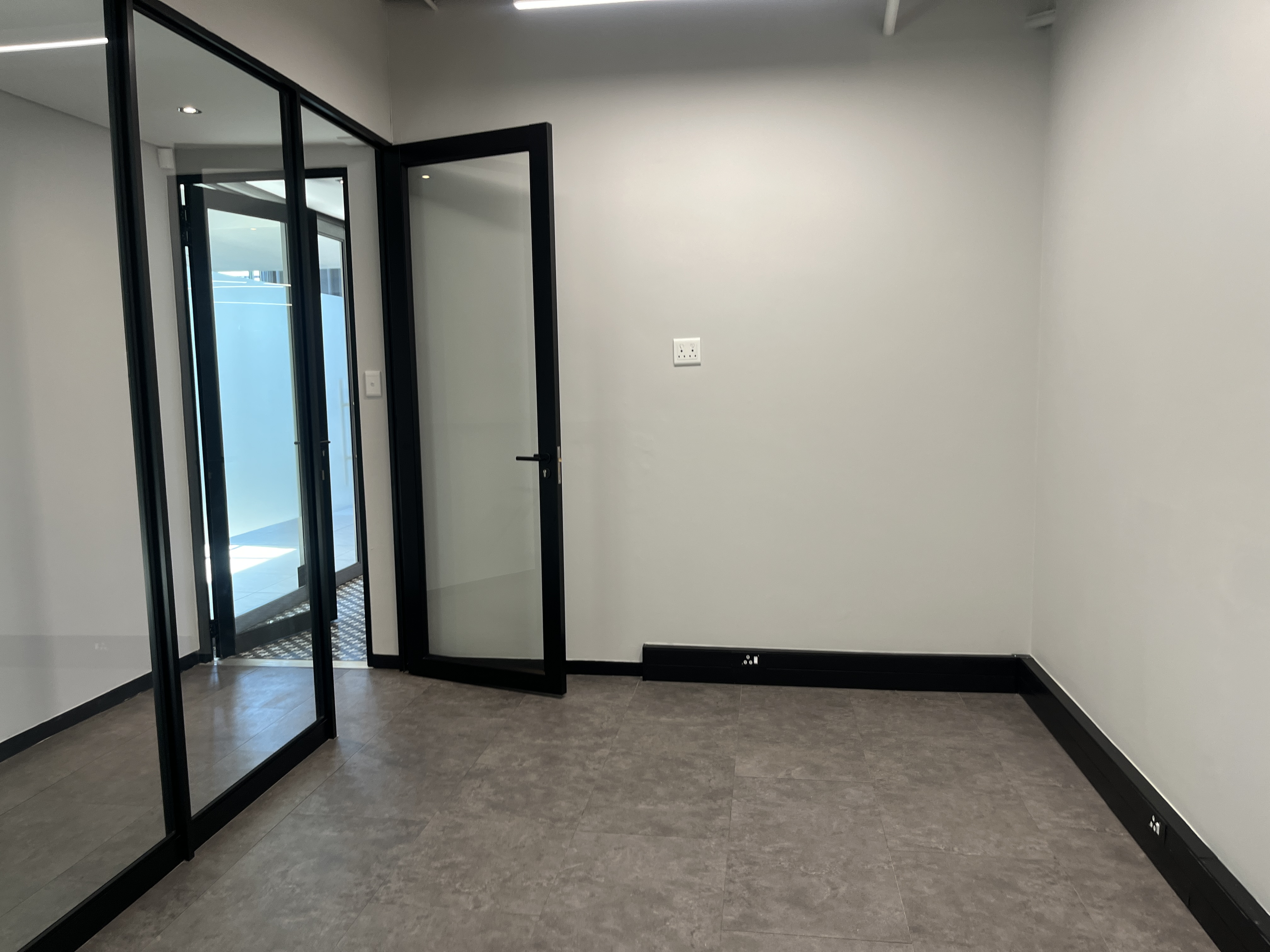 428m² Office Space to rent at Design Quarter Retail Offices in Fourways
