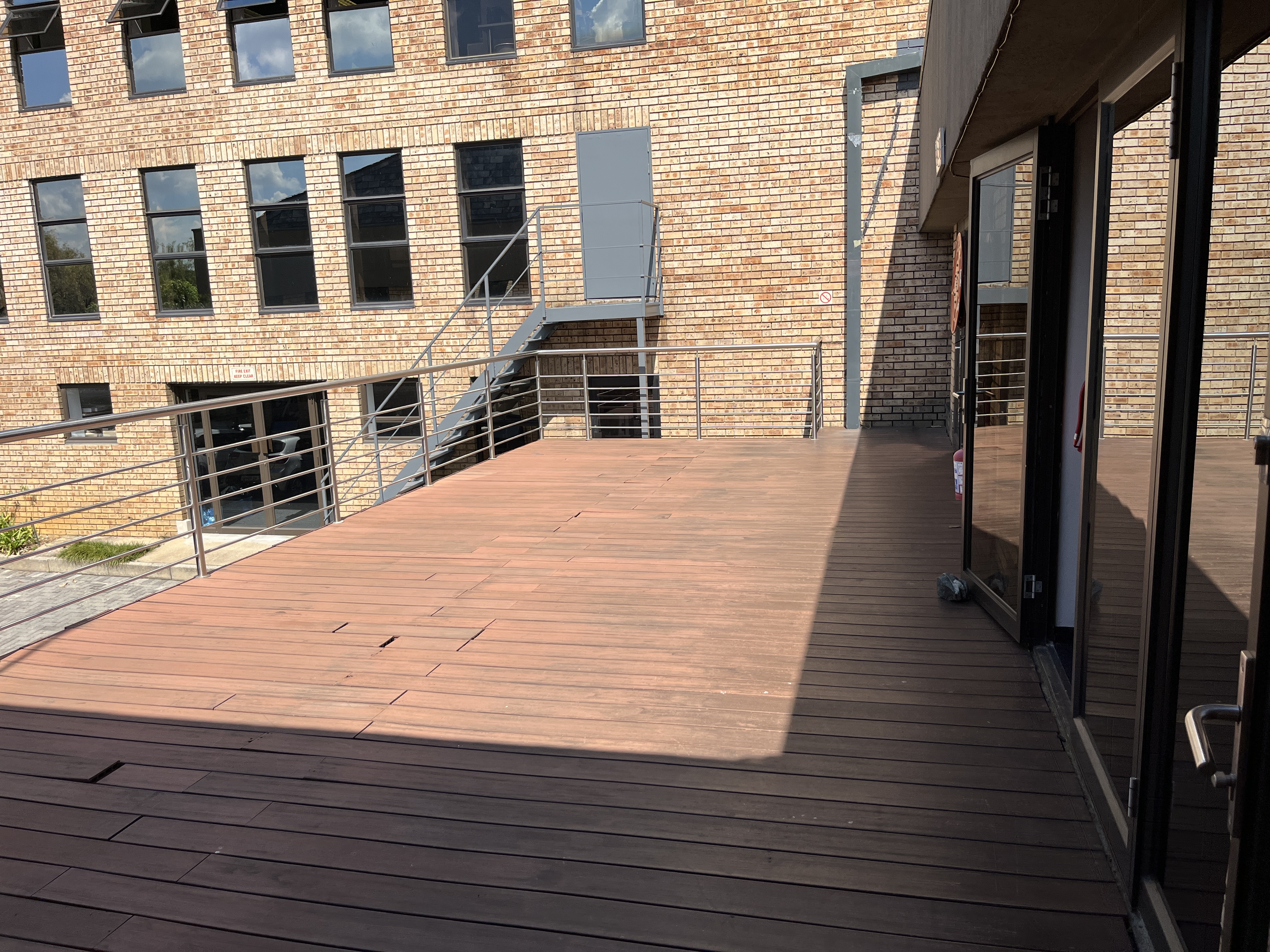 277m² Office Space to rent at Hurlingham Office Park in Hurlingham