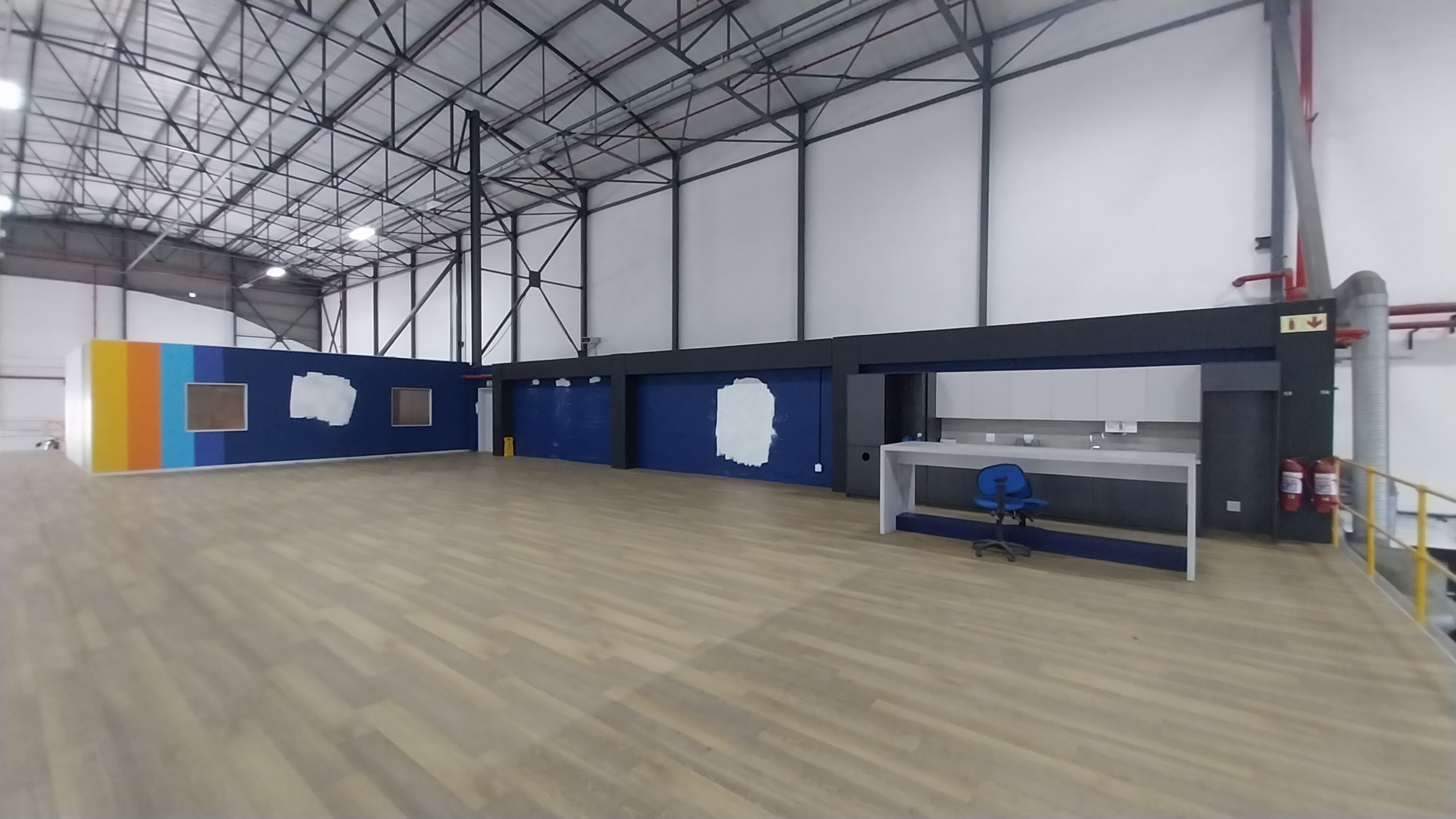 Warehouse to rent at 32 Montreal Drive in Airport Industria