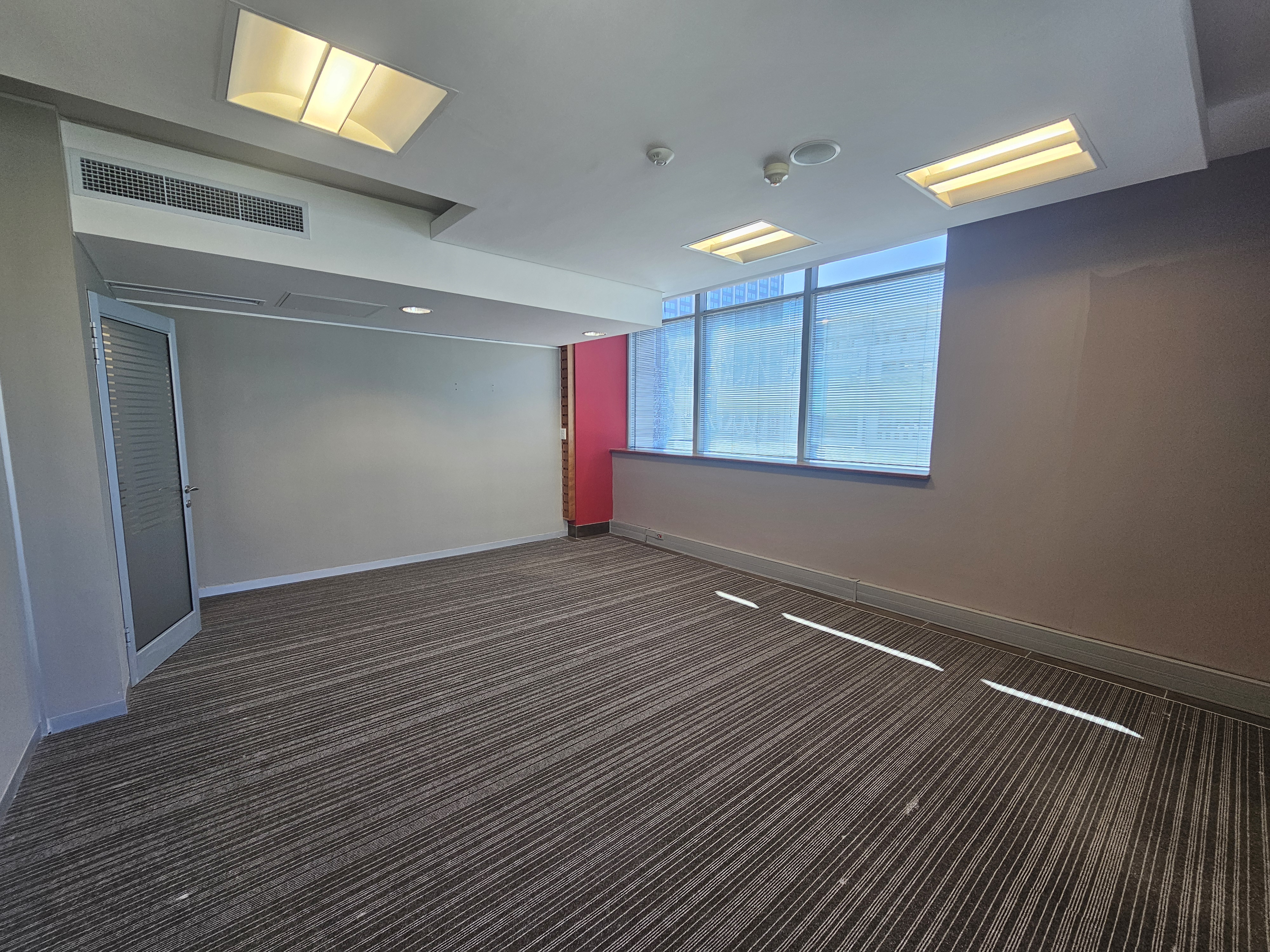 668m² Office Space to rent at 33 On Heerengracht in Cape Town CBD