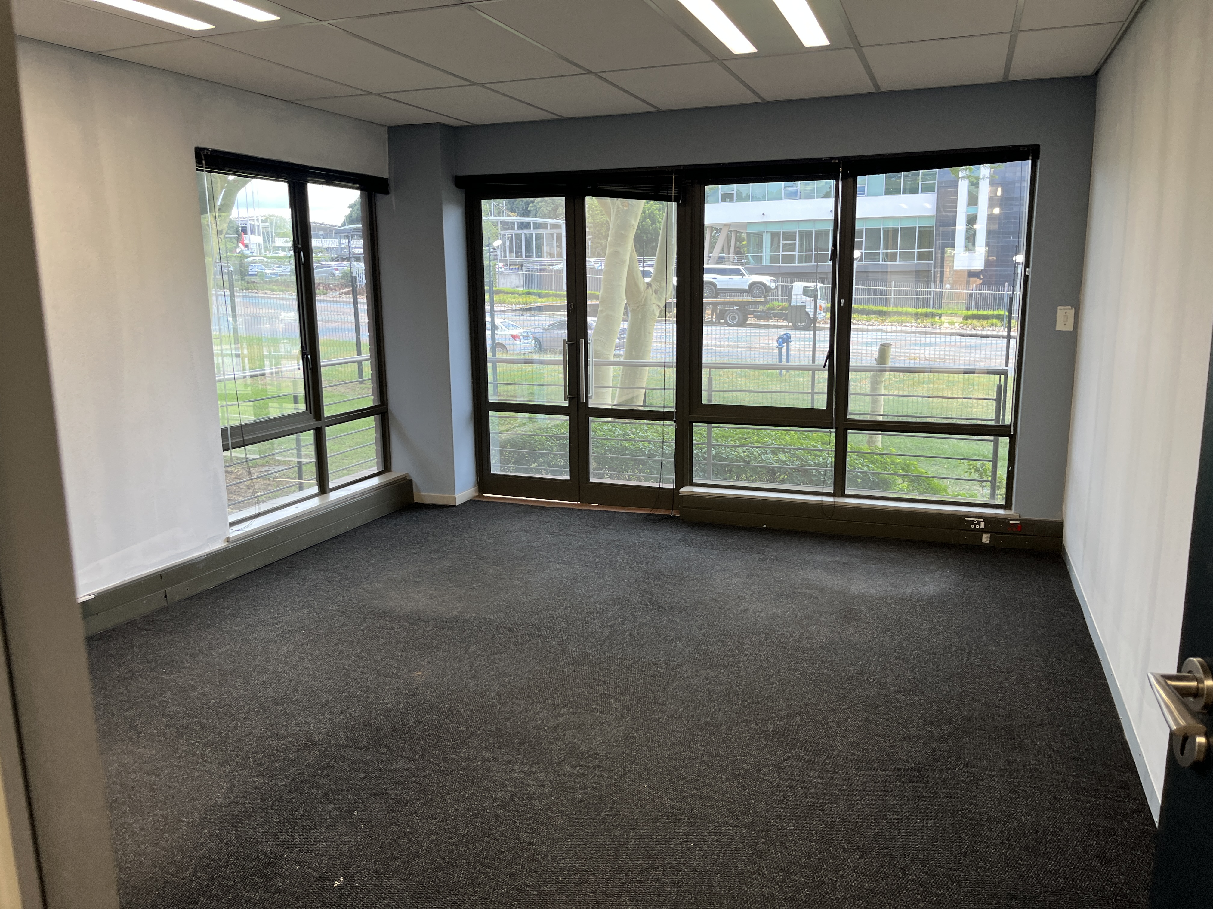 345m² Office Space to rent at Little Fourways Office Park in Magaliessig