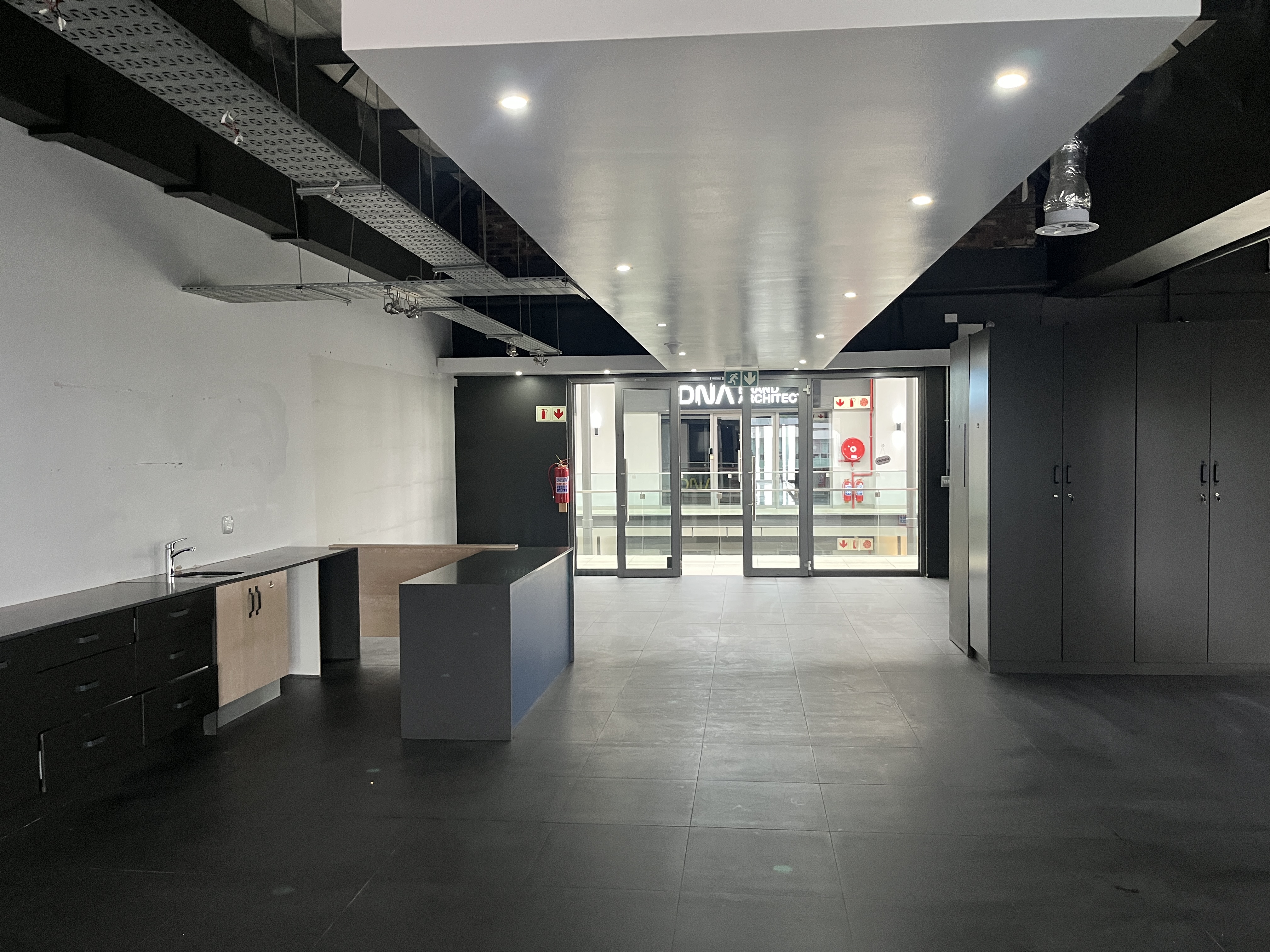 276m² Retail Shops to rent at Design Quarter Offices in Fourways