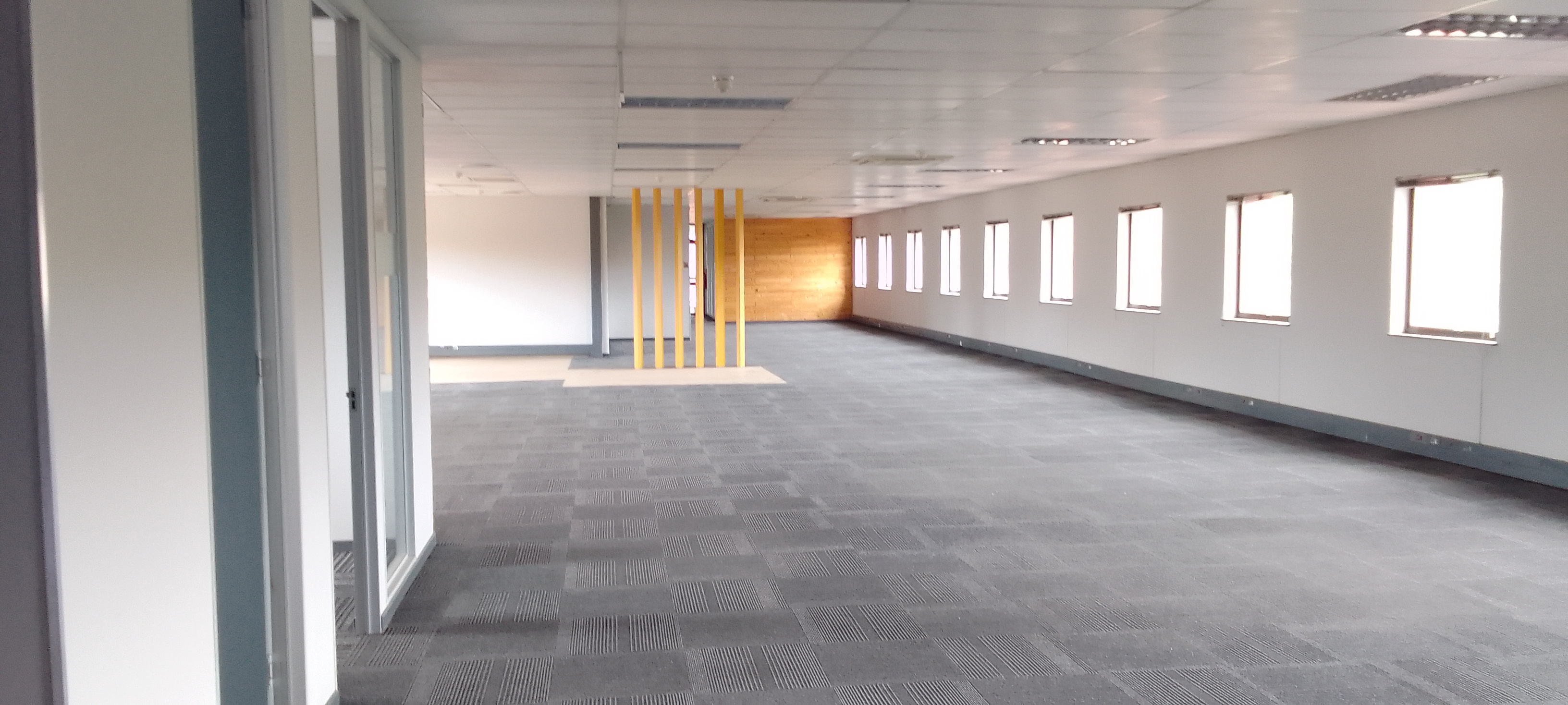 1 118m² Warehouse to rent at Howick Close Waterfall Park in Vorna Valley